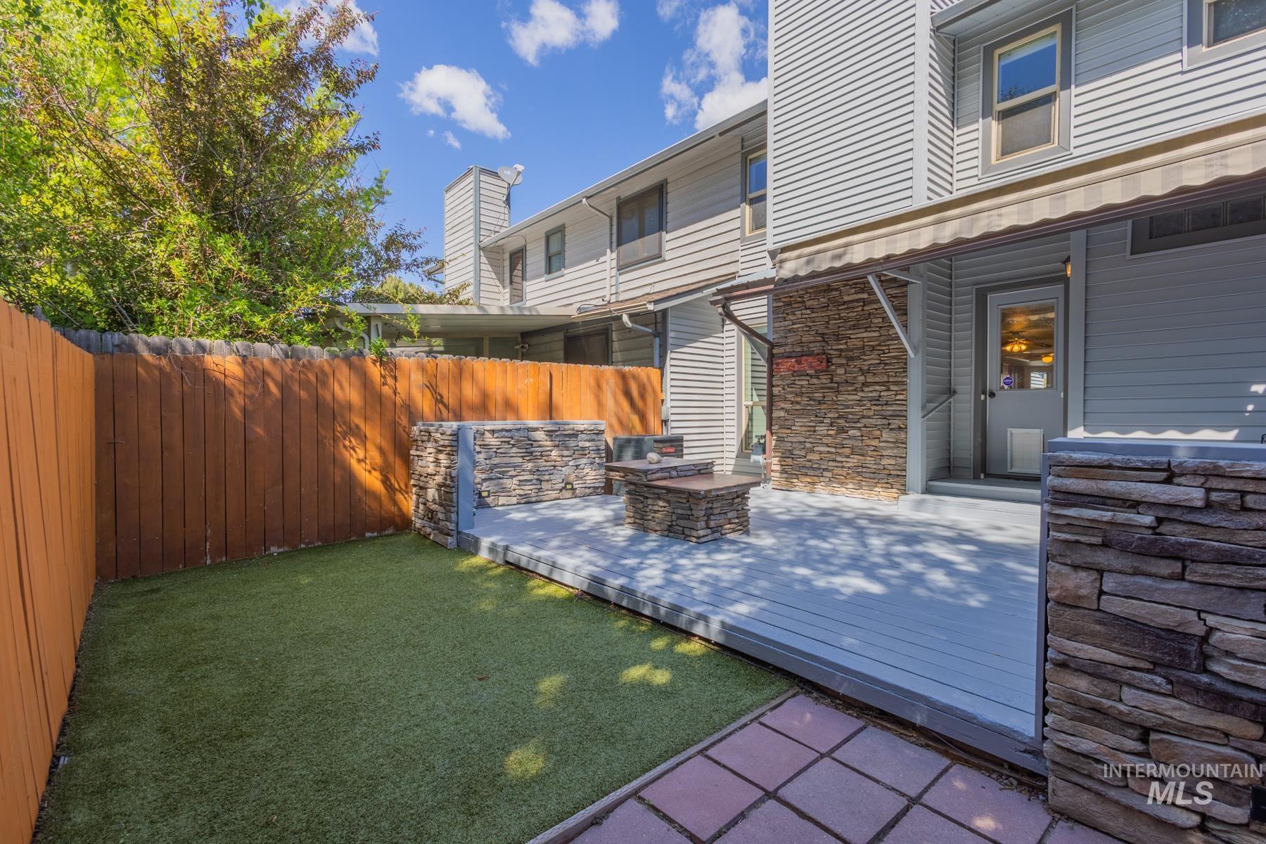 945 N Gossett Ave., Boise, Idaho 83704, 3 Bedrooms, 3 Bathrooms, Residential For Sale, Price $415,000,MLS 98985842