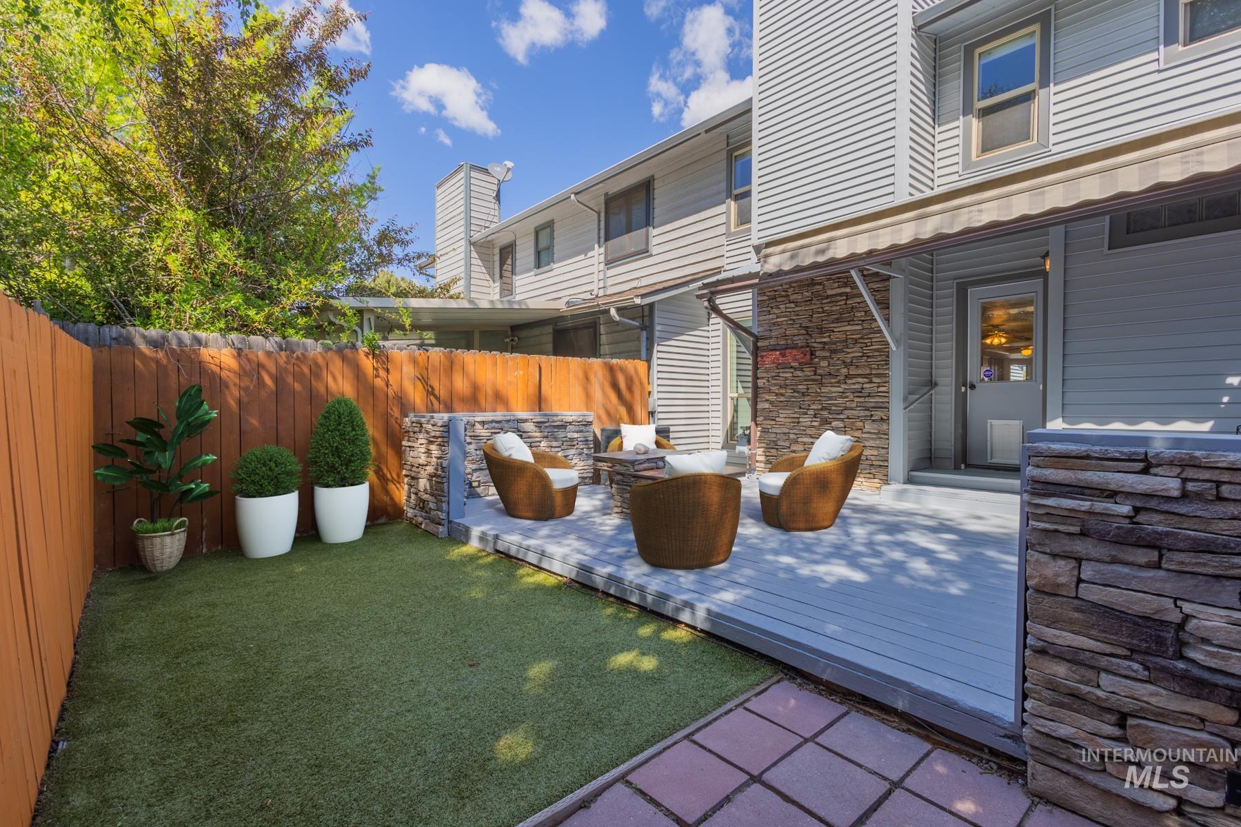 945 N Gossett Ave., Boise, Idaho 83704, 3 Bedrooms, 3 Bathrooms, Residential For Sale, Price $415,000,MLS 98985842