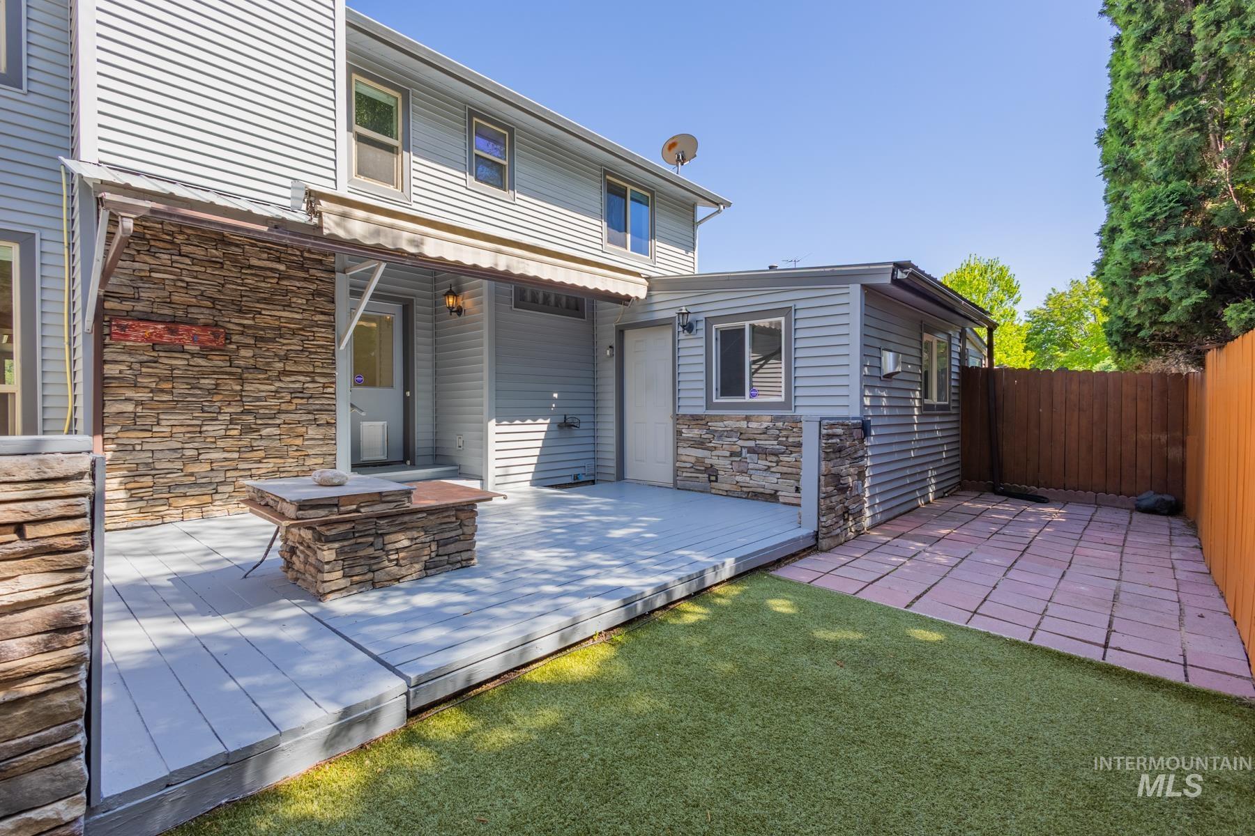 945 N Gossett Ave., Boise, Idaho 83704, 3 Bedrooms, 3 Bathrooms, Residential For Sale, Price $415,000,MLS 98985842