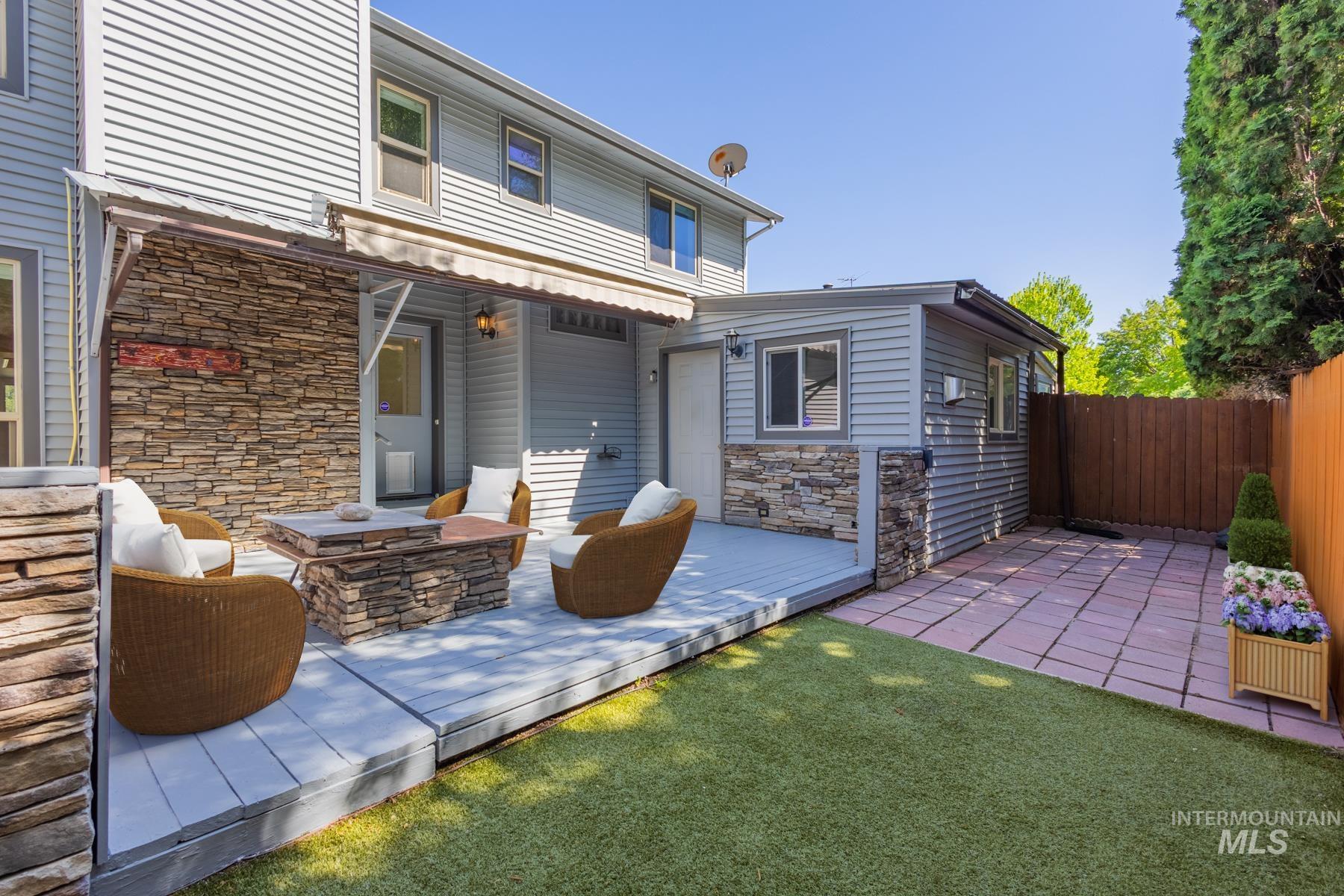 945 N Gossett Ave., Boise, Idaho 83704, 3 Bedrooms, 3 Bathrooms, Residential For Sale, Price $415,000,MLS 98985842