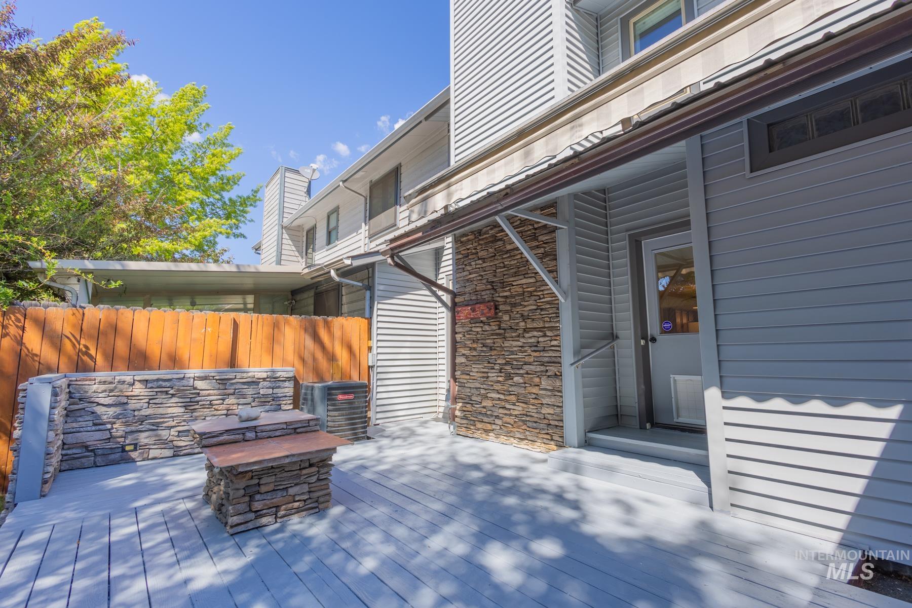 945 N Gossett Ave., Boise, Idaho 83704, 3 Bedrooms, 3 Bathrooms, Residential For Sale, Price $415,000,MLS 98985842