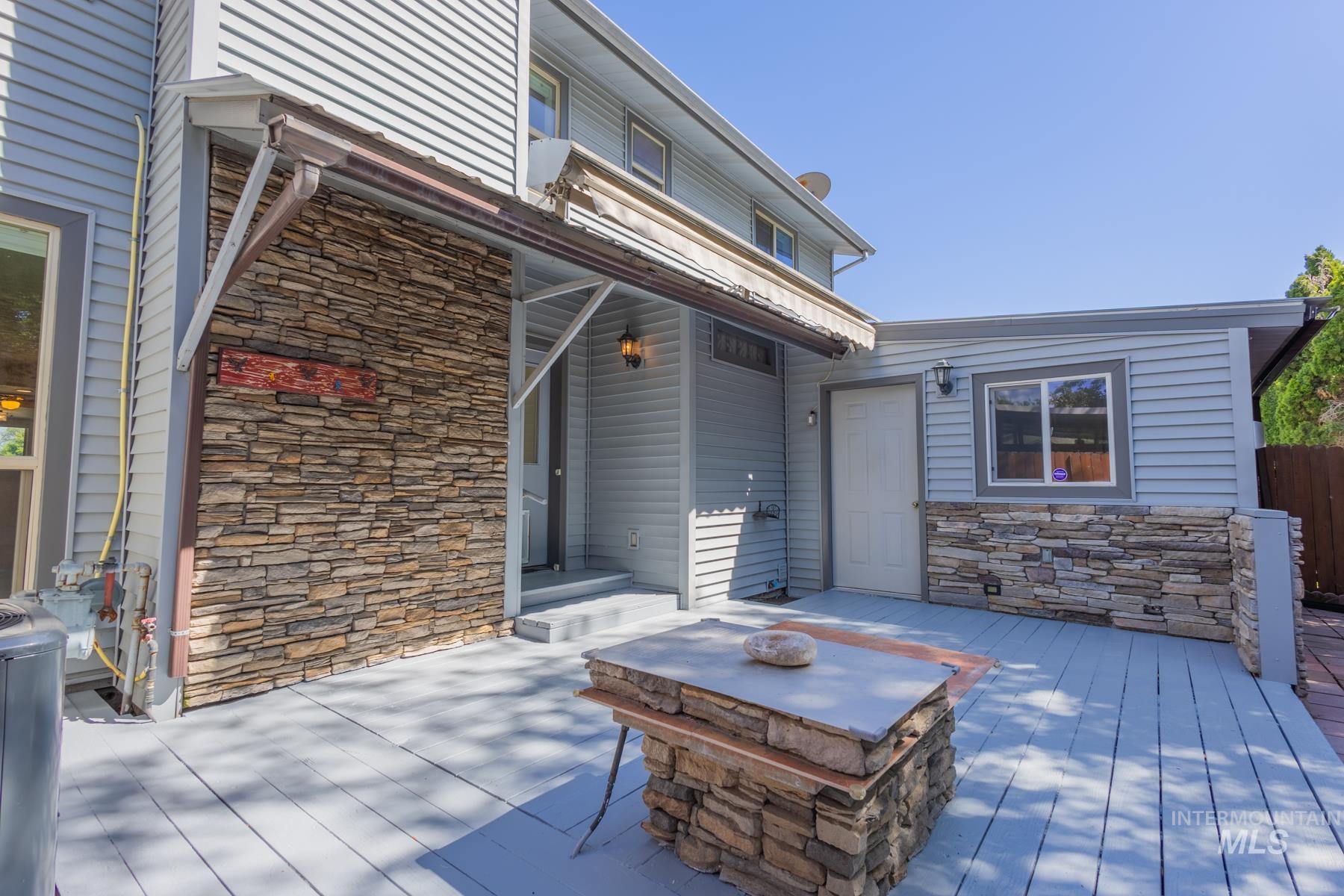 945 N Gossett Ave., Boise, Idaho 83704, 3 Bedrooms, 3 Bathrooms, Residential For Sale, Price $415,000,MLS 98985842