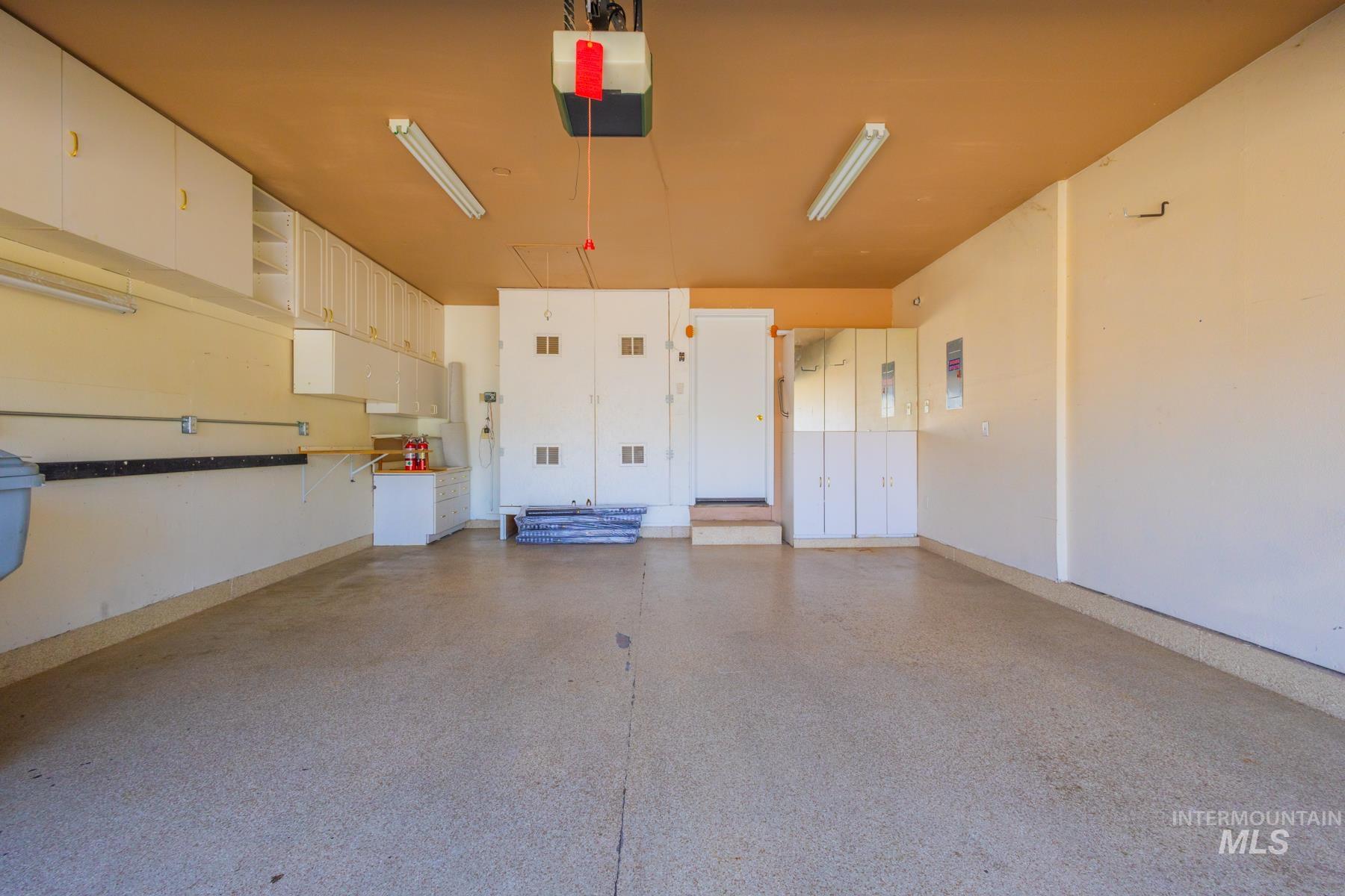 945 N Gossett Ave., Boise, Idaho 83704, 3 Bedrooms, 3 Bathrooms, Residential For Sale, Price $415,000,MLS 98985842