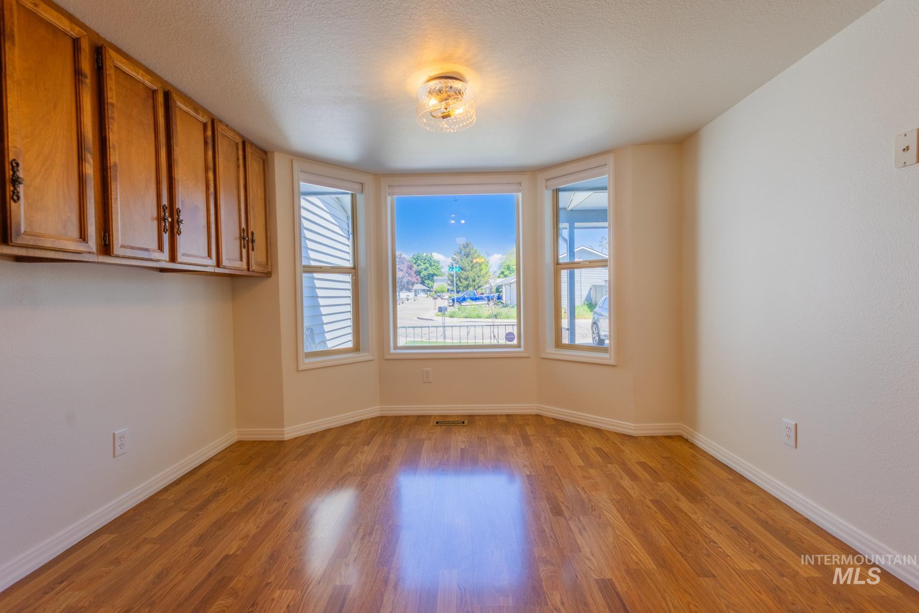 945 N Gossett Ave., Boise, Idaho 83704, 3 Bedrooms, 3 Bathrooms, Residential For Sale, Price $415,000,MLS 98985842