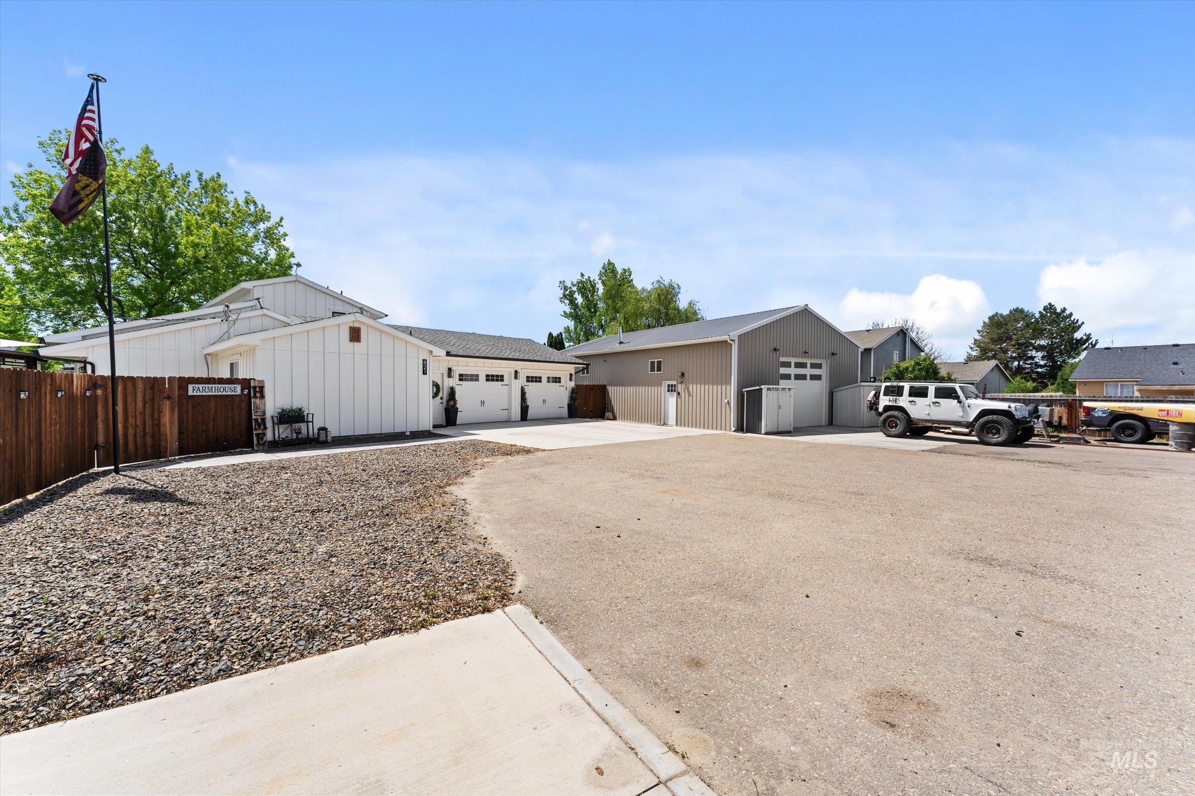 821 S Cove Ln, Nampa, Idaho 83686, 3 Bedrooms, 2 Bathrooms, Residential For Sale, Price $774,900,MLS 98985843