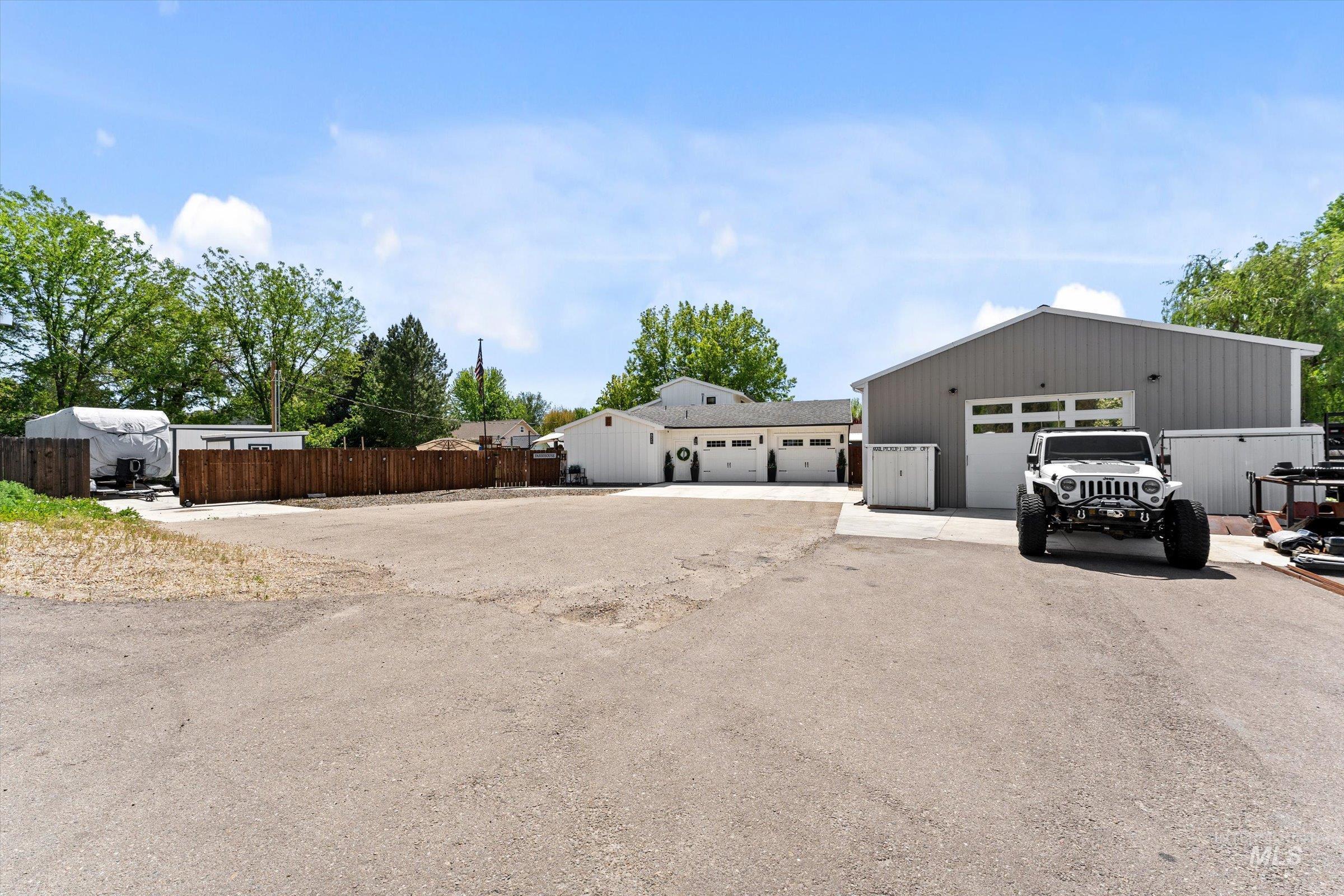 821 S Cove Ln, Nampa, Idaho 83686, 3 Bedrooms, 2 Bathrooms, Residential For Sale, Price $774,900,MLS 98985843