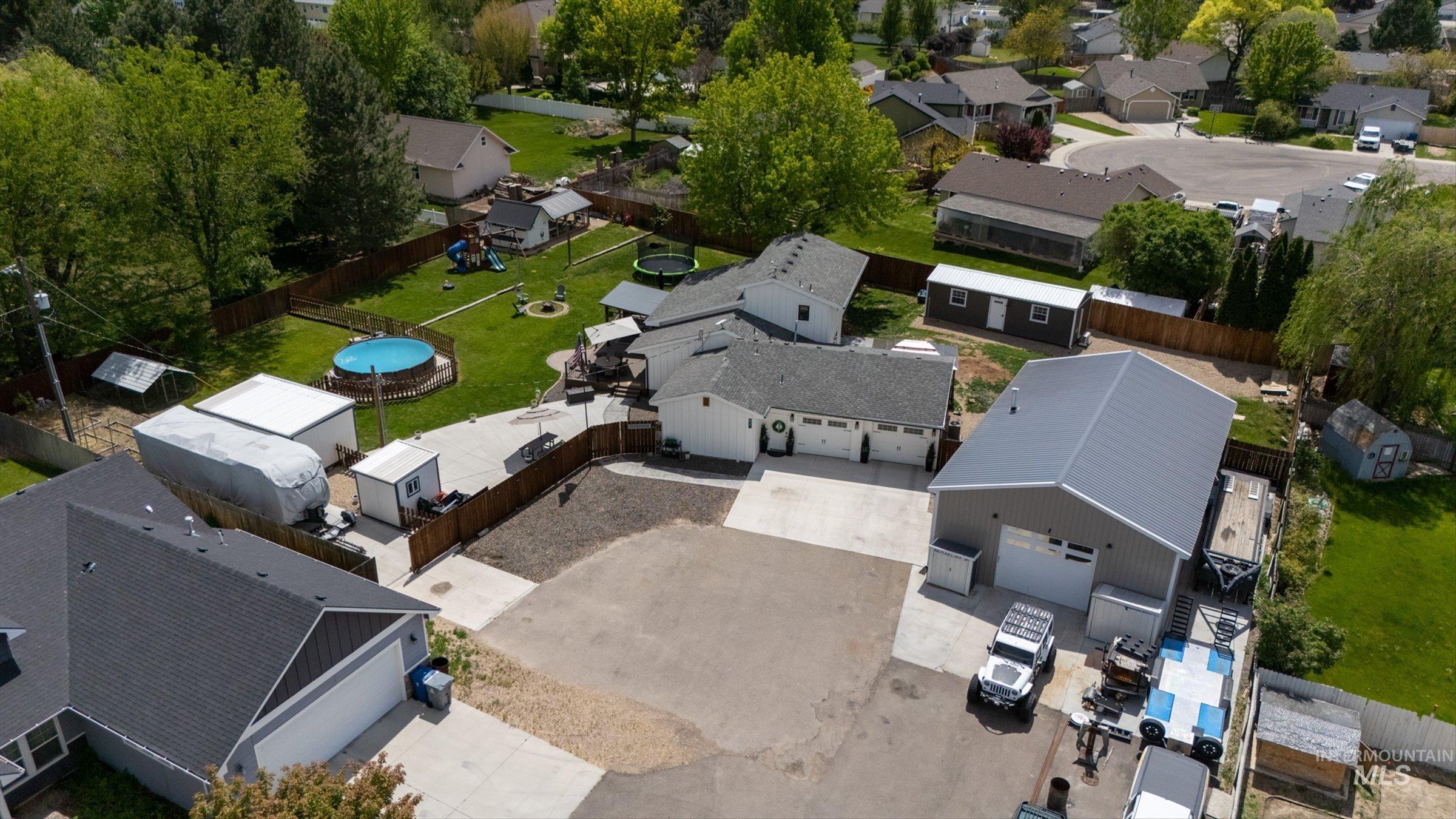 821 S Cove Ln, Nampa, Idaho 83686, 3 Bedrooms, 2 Bathrooms, Residential For Sale, Price $774,900,MLS 98985843