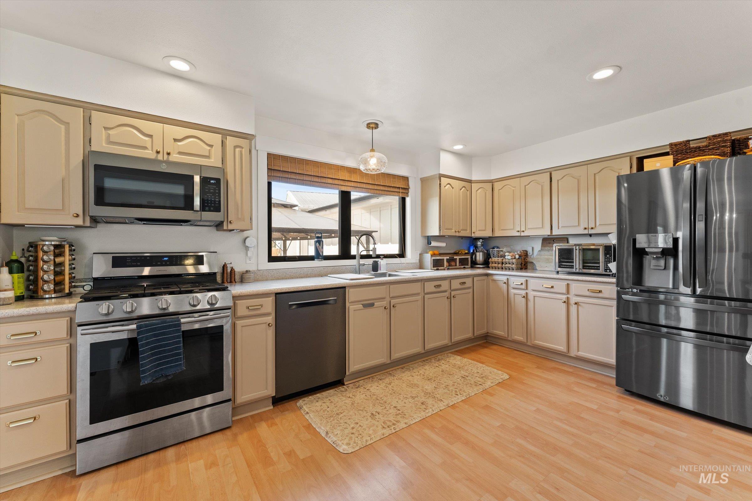 821 S Cove Ln, Nampa, Idaho 83686, 3 Bedrooms, 2 Bathrooms, Residential For Sale, Price $774,900,MLS 98985843