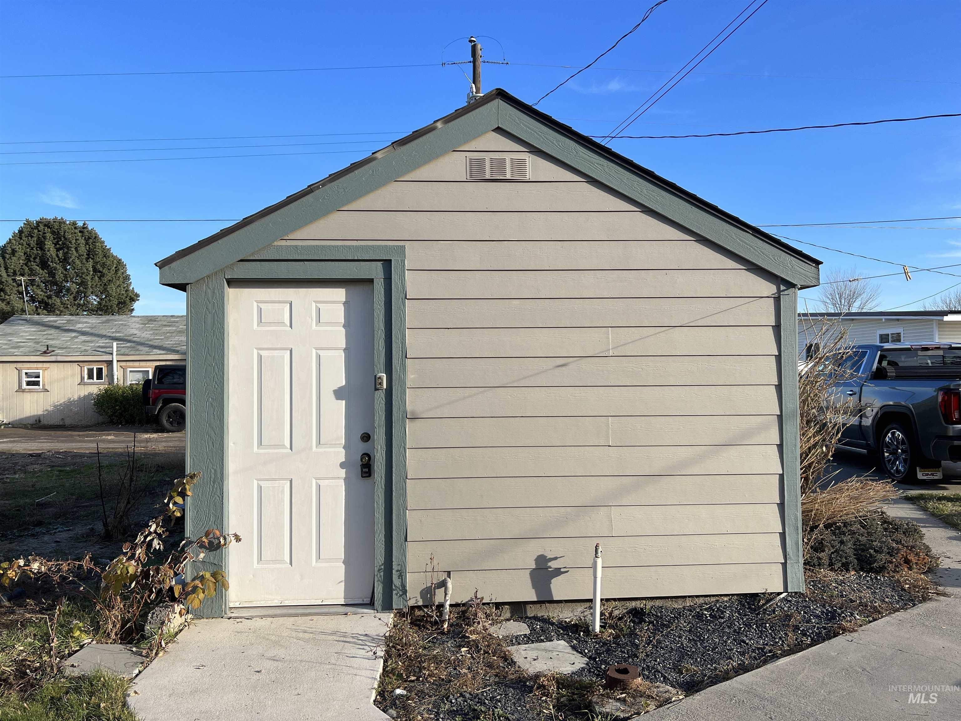 766 SE 4th Street, Ontario, Oregon 97914, 1 Bedroom, 1 Bathroom, Residential Income For Sale, Price $185,000, 98985848