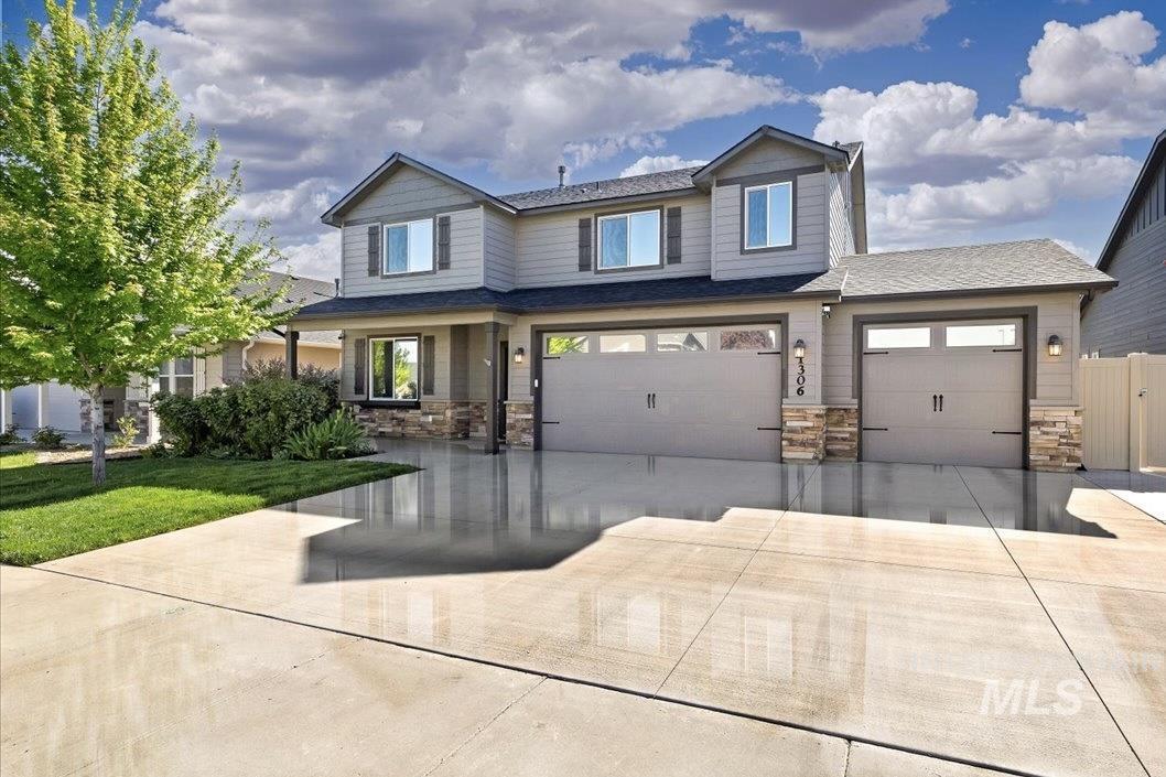 1306 N Warm River Ave, Kuna, Idaho 83634, 5 Bedrooms, 2.5 Bathrooms, Residential For Sale, Price $525,000,MLS 98985849