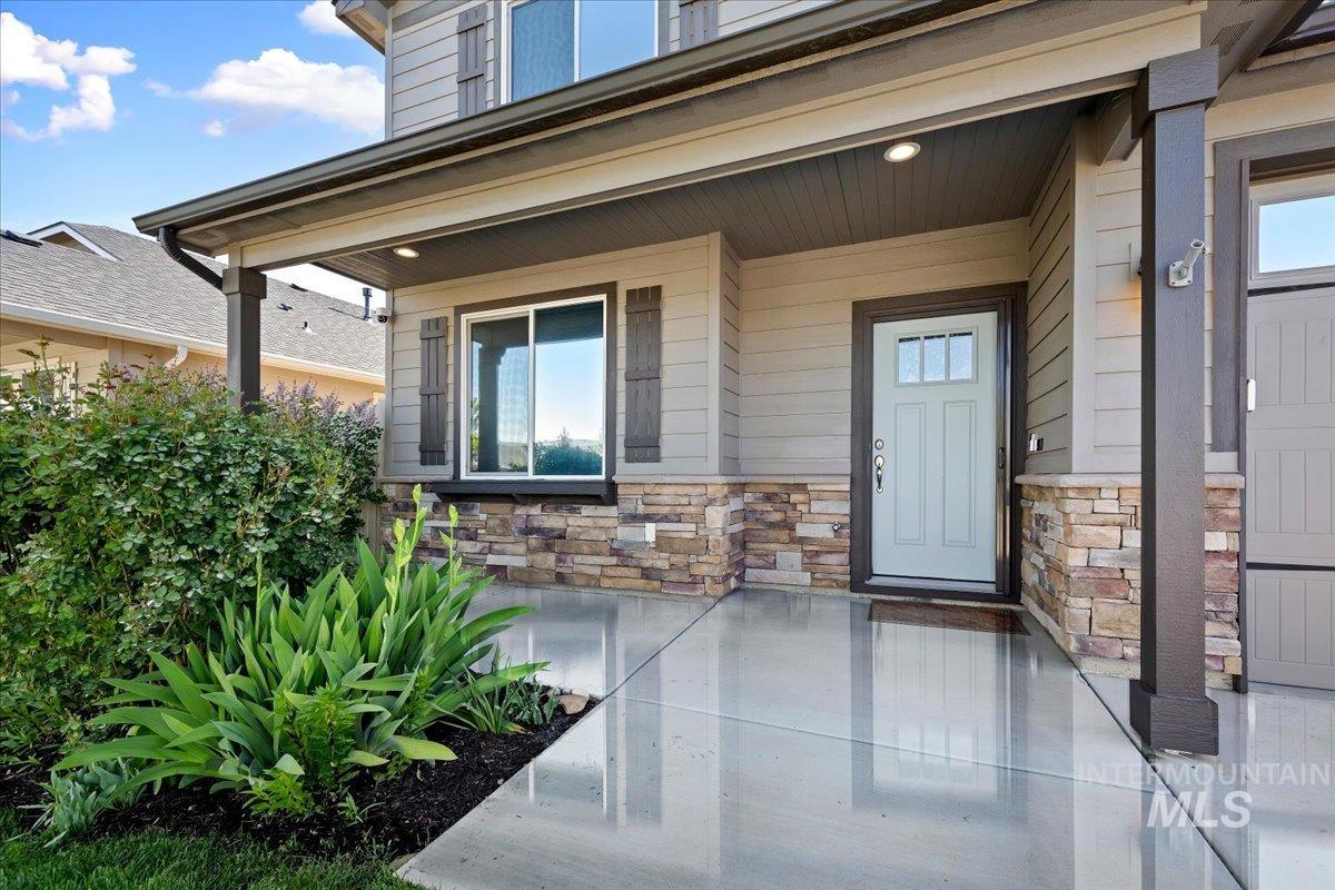 1306 N Warm River Ave, Kuna, Idaho 83634, 5 Bedrooms, 2.5 Bathrooms, Residential For Sale, Price $525,000,MLS 98985849