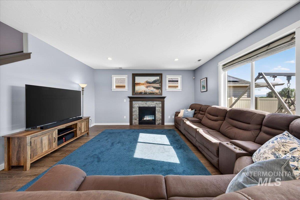 1306 N Warm River Ave, Kuna, Idaho 83634, 5 Bedrooms, 2.5 Bathrooms, Residential For Sale, Price $525,000,MLS 98985849