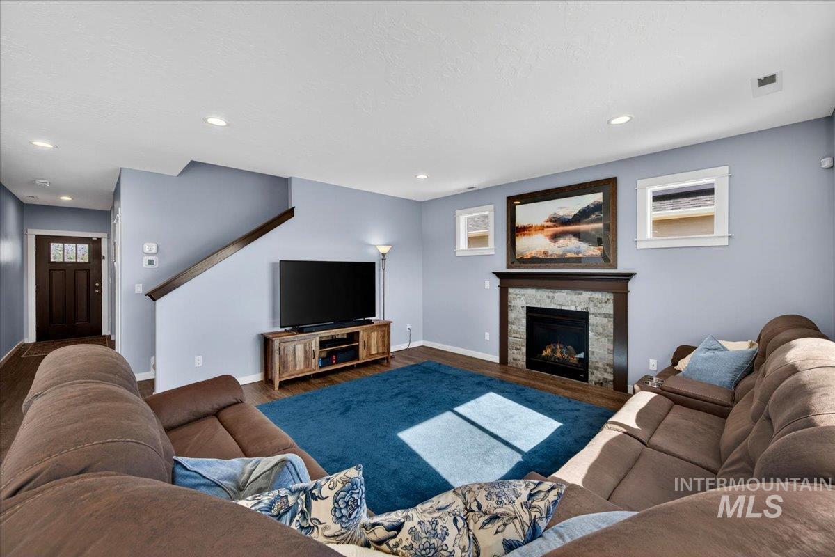 1306 N Warm River Ave, Kuna, Idaho 83634, 5 Bedrooms, 2.5 Bathrooms, Residential For Sale, Price $525,000,MLS 98985849