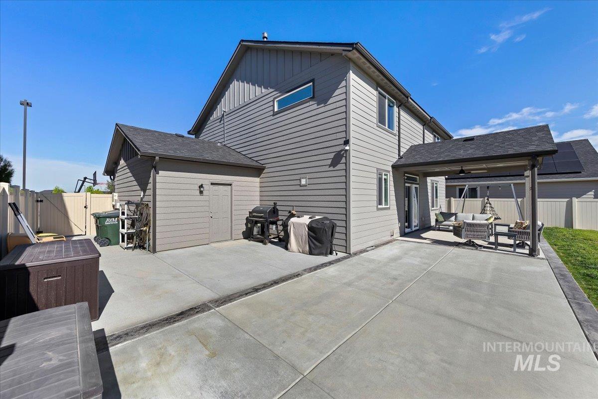 1306 N Warm River Ave, Kuna, Idaho 83634, 5 Bedrooms, 2.5 Bathrooms, Residential For Sale, Price $525,000,MLS 98985849