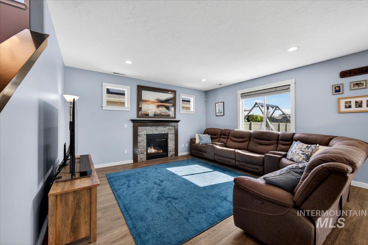 1306 N Warm River Ave, Kuna, Idaho 83634, 5 Bedrooms, 2.5 Bathrooms, Residential For Sale, Price $525,000,MLS 98985849