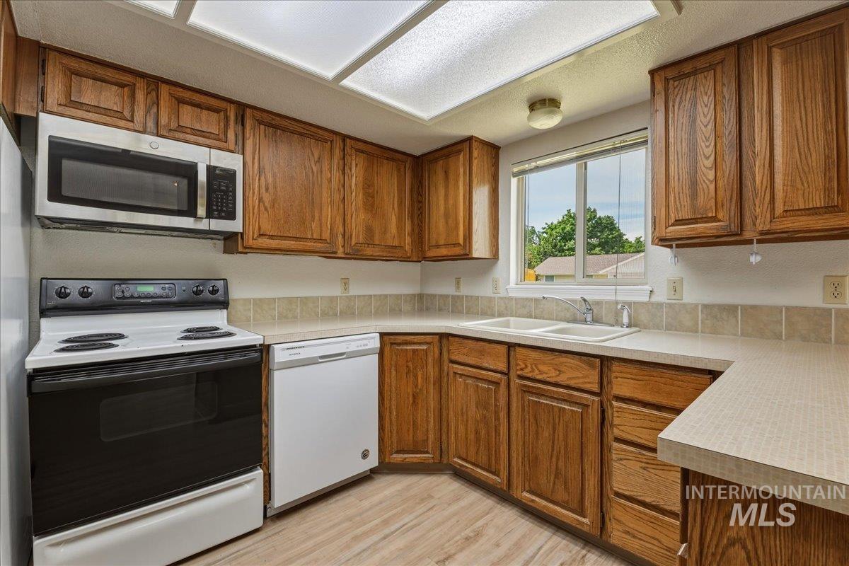 11142 W Richey Ct, Boise, Idaho 83713, 3 Bedrooms, 2 Bathrooms, Residential For Sale, Price $419,000,MLS 98985850