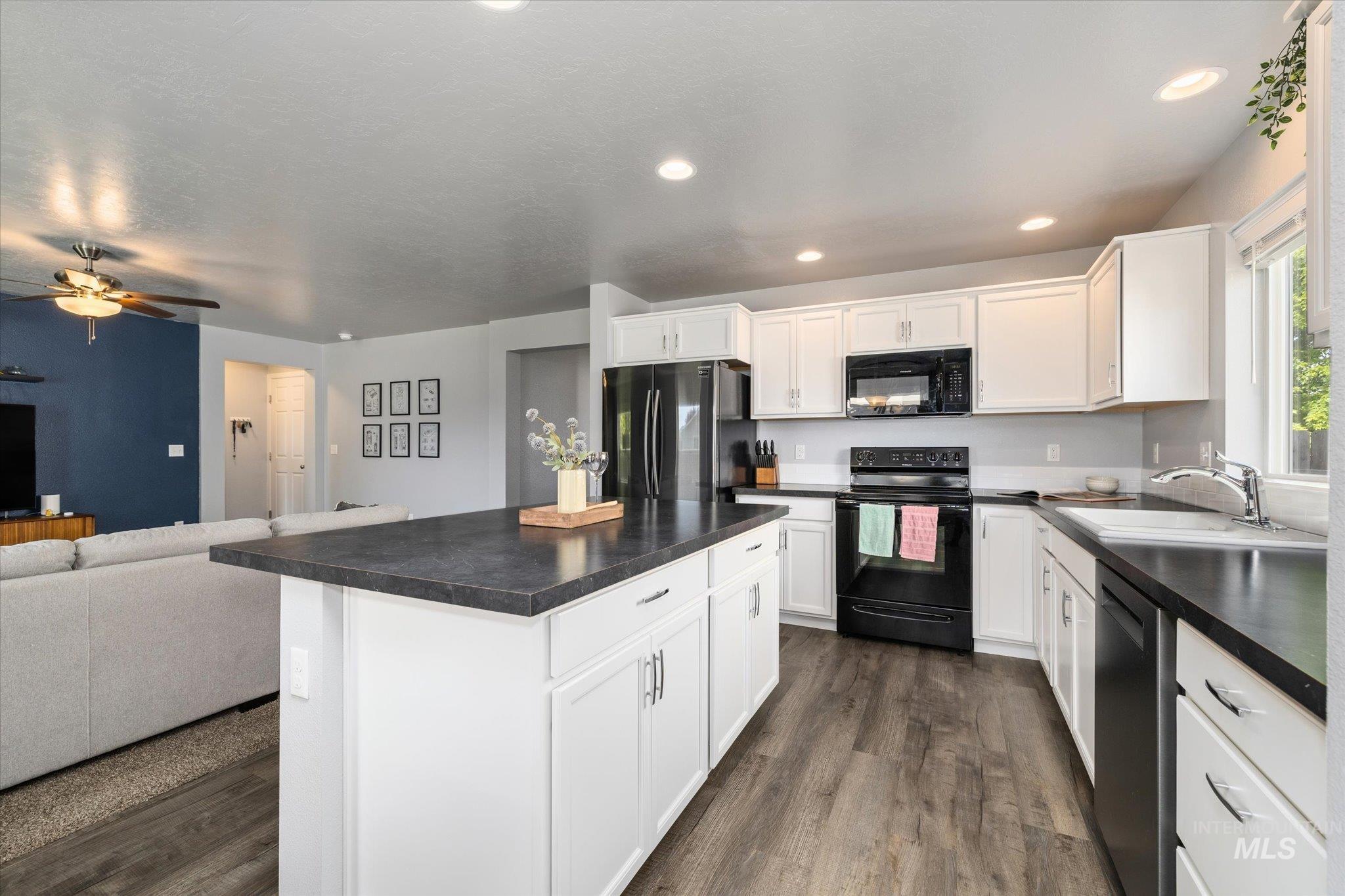 17610 Aqua Springs Ave, Nampa, Idaho 83687, 4 Bedrooms, 2.5 Bathrooms, Residential For Sale, Price $469,000,MLS 98985860