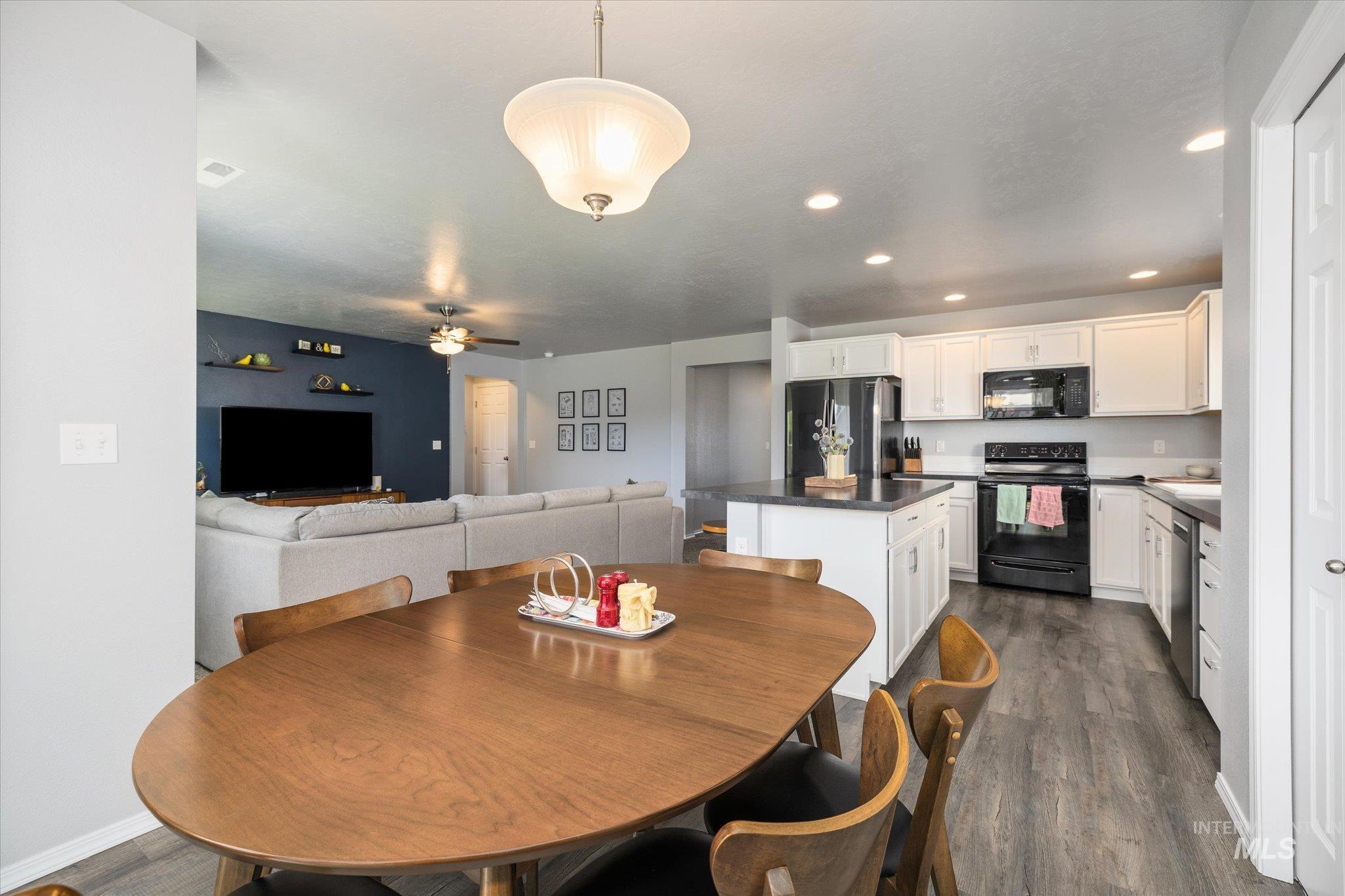 17610 Aqua Springs Ave, Nampa, Idaho 83687, 4 Bedrooms, 2.5 Bathrooms, Residential For Sale, Price $469,000,MLS 98985860
