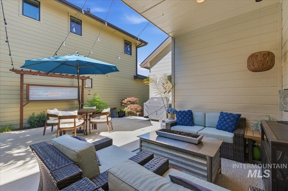 2861 S Honeycomb Way, Boise, Idaho 83716, 3 Bedrooms, 2.5 Bathrooms, Residential For Sale, Price $875,000,MLS 98985864