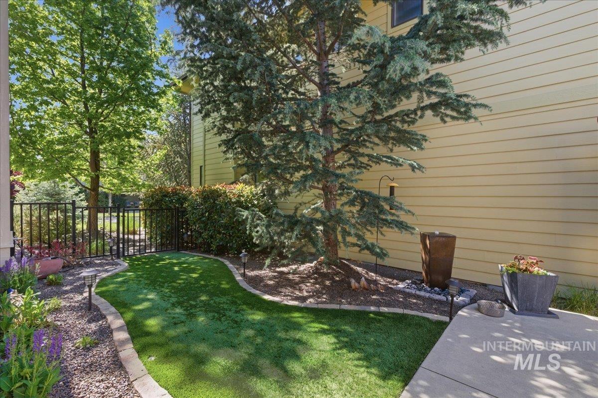 2861 S Honeycomb Way, Boise, Idaho 83716, 3 Bedrooms, 2.5 Bathrooms, Residential For Sale, Price $875,000,MLS 98985864