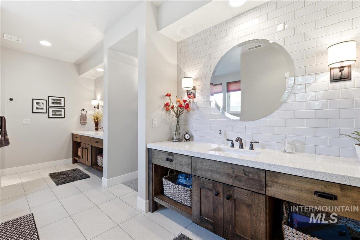 2861 S Honeycomb Way, Boise, Idaho 83716, 3 Bedrooms, 2.5 Bathrooms, Residential For Sale, Price $875,000,MLS 98985864