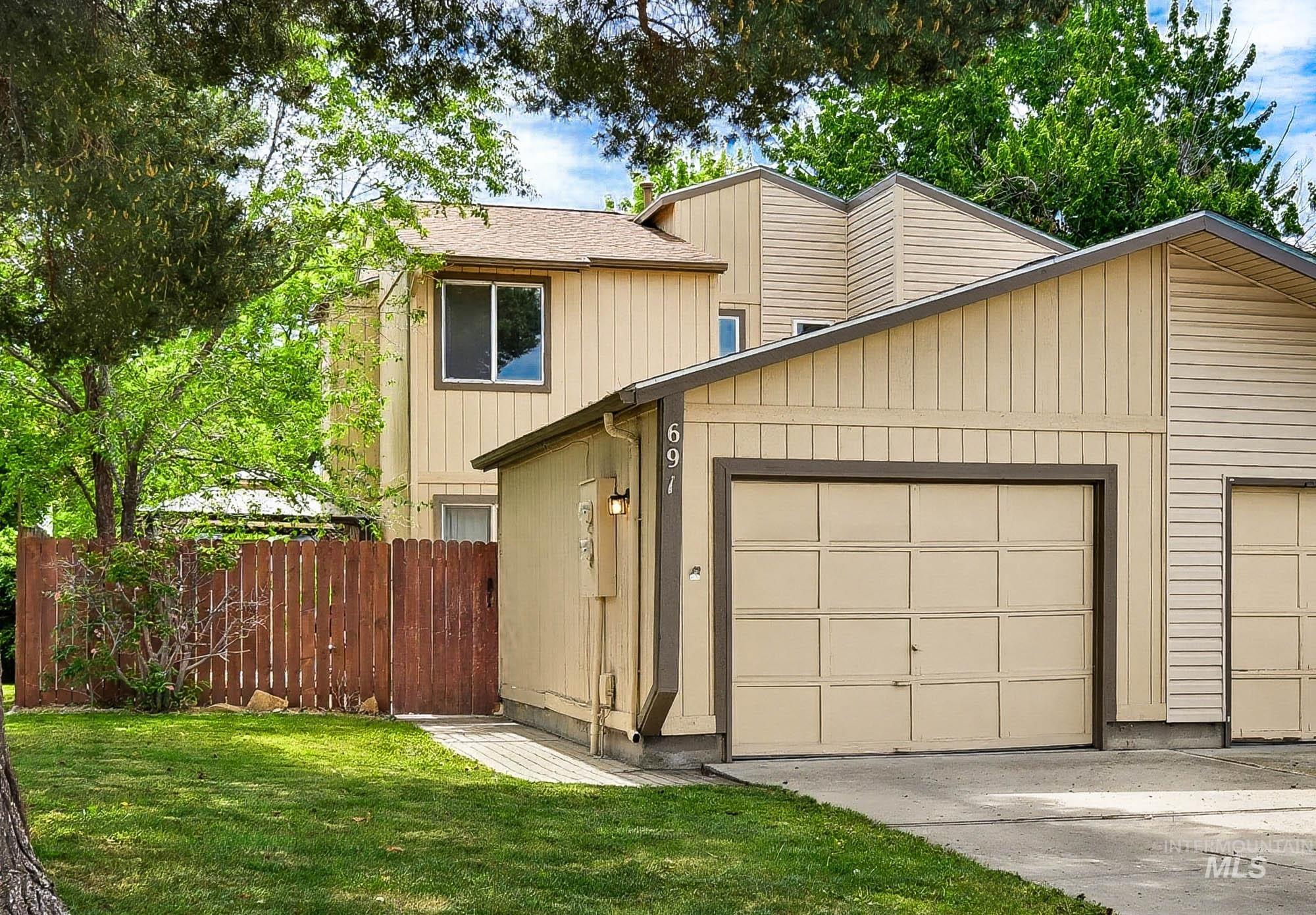 691 W Barret St, Meridian, Idaho 83642, 2 Bedrooms, 1.5 Bathrooms, Residential For Sale, Price $315,000,MLS 98985874