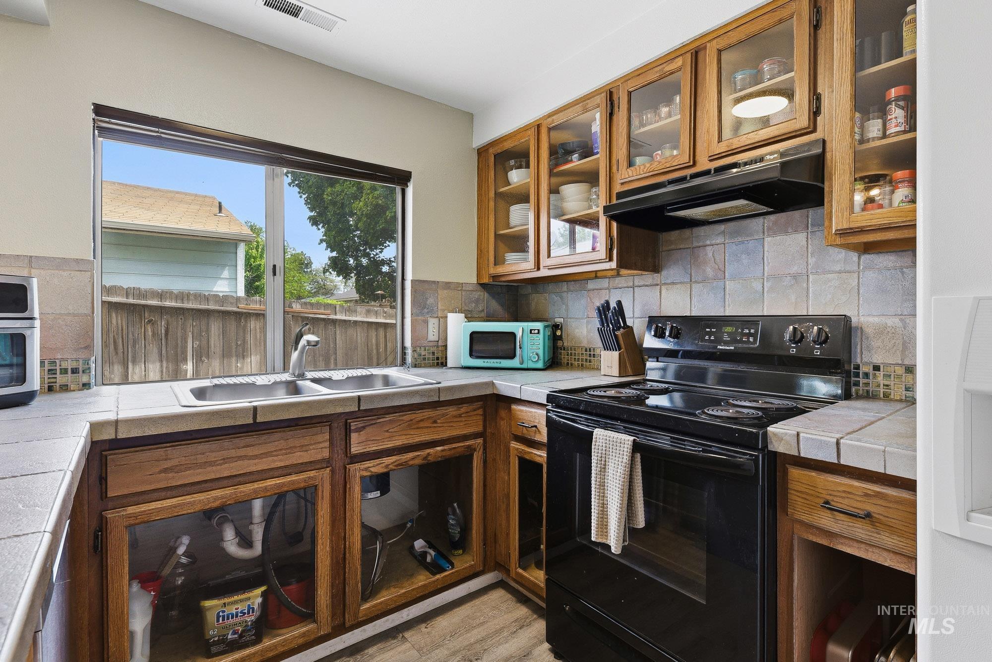 691 W Barret St, Meridian, Idaho 83642, 2 Bedrooms, 1.5 Bathrooms, Residential For Sale, Price $315,000,MLS 98985874