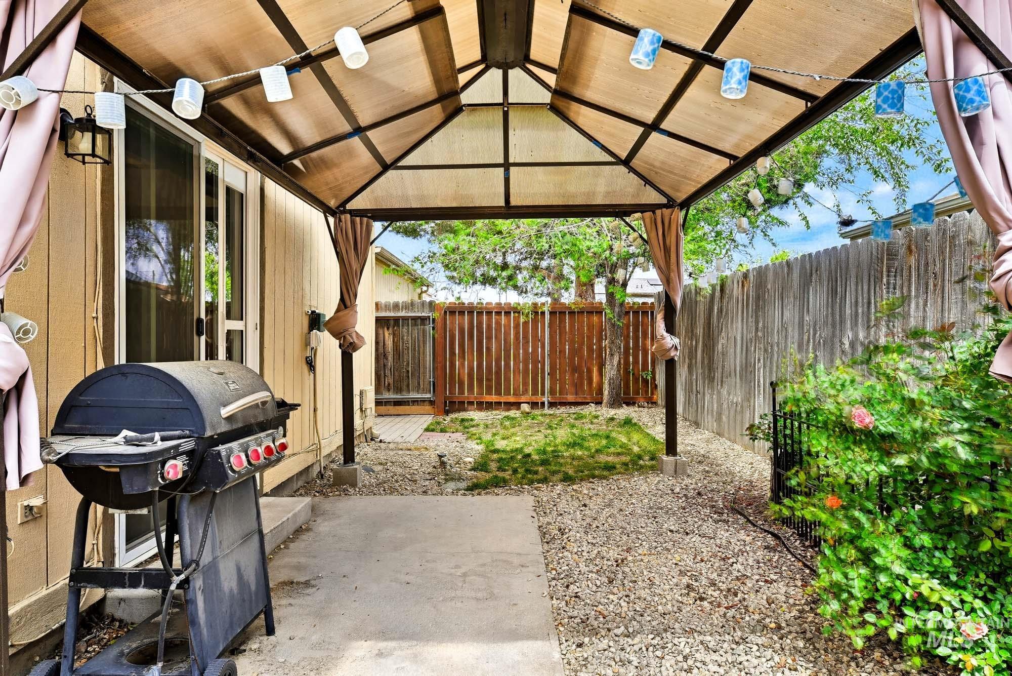 691 W Barret St, Meridian, Idaho 83642, 2 Bedrooms, 1.5 Bathrooms, Residential For Sale, Price $315,000,MLS 98985874
