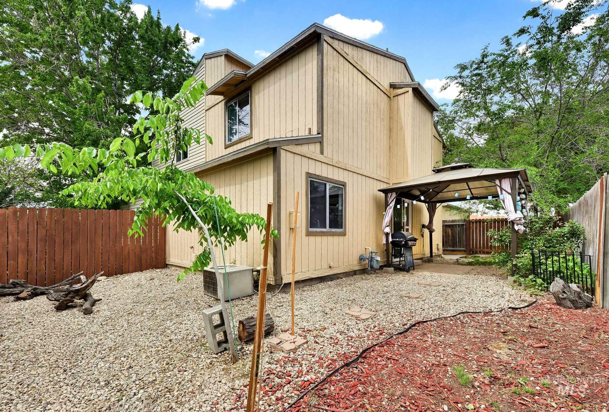 691 W Barret St, Meridian, Idaho 83642, 2 Bedrooms, 1.5 Bathrooms, Residential For Sale, Price $315,000,MLS 98985874