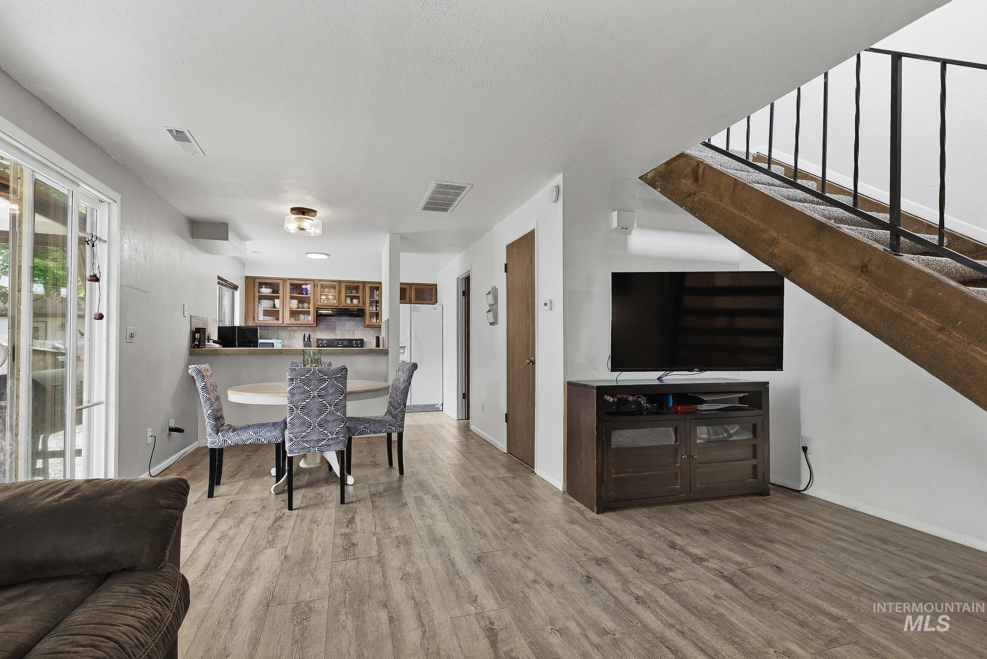 691 W Barret St, Meridian, Idaho 83642, 2 Bedrooms, 1.5 Bathrooms, Residential For Sale, Price $315,000,MLS 98985874