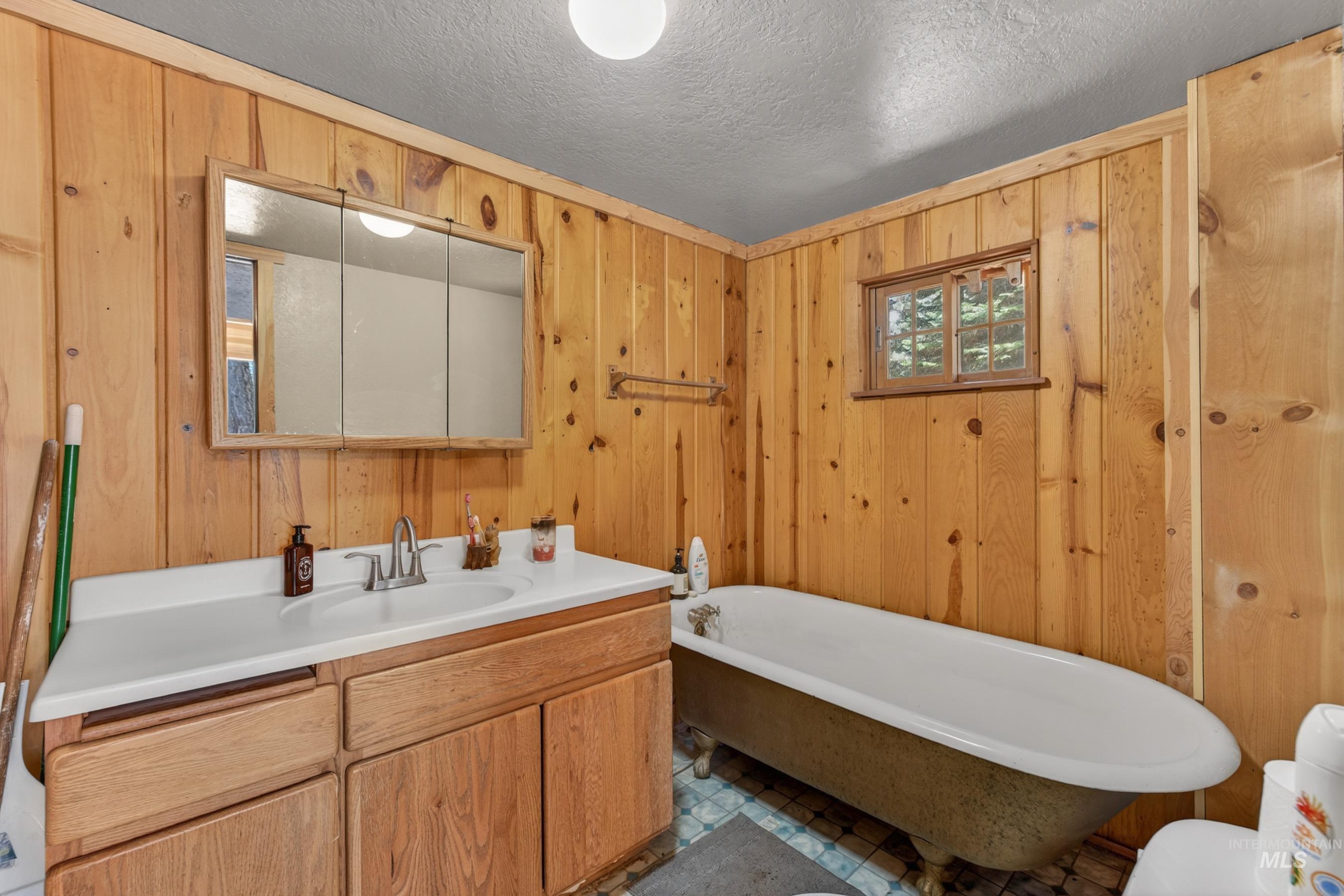 2903 Bear Paw Court, New Meadows, Idaho 83654, 2 Bedrooms, 1 Bathroom, Residential For Sale, Price $499,900,MLS 98985875