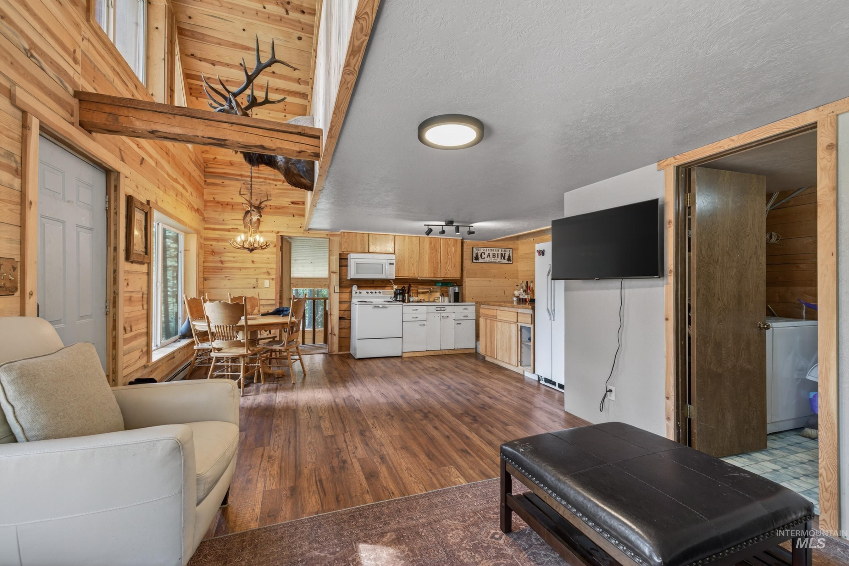 2903 Bear Paw Court, New Meadows, Idaho 83654, 2 Bedrooms, 1 Bathroom, Residential For Sale, Price $499,900,MLS 98985875