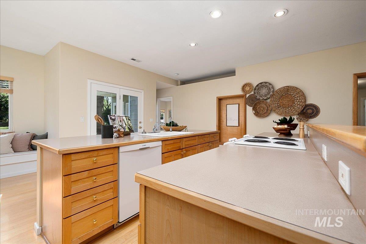 3602 N Tamarack Dr, Boise, Idaho 83703-4552, 3 Bedrooms, 2 Bathrooms, Residential For Sale, Price $925,000,MLS 98985880
