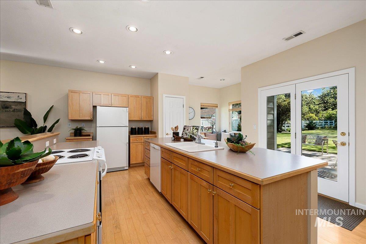 3602 N Tamarack Dr, Boise, Idaho 83703-4552, 3 Bedrooms, 2 Bathrooms, Residential For Sale, Price $925,000,MLS 98985880