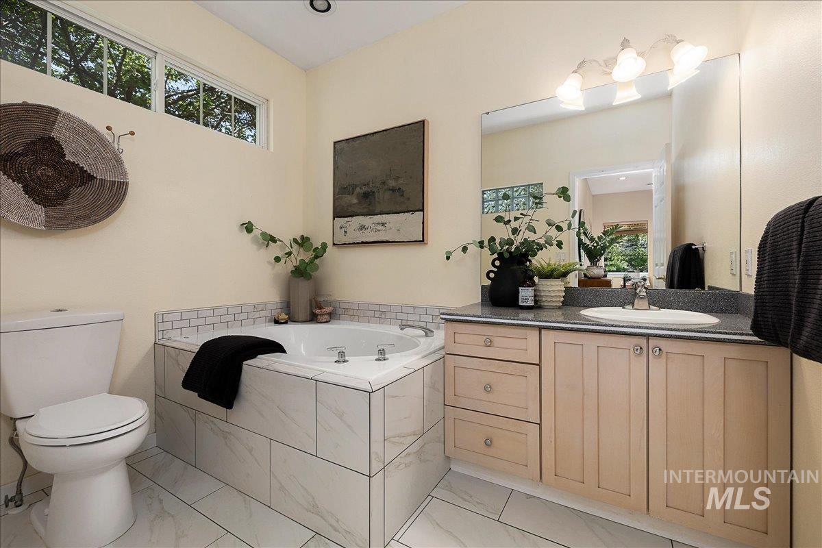 3602 N Tamarack Dr, Boise, Idaho 83703-4552, 3 Bedrooms, 2 Bathrooms, Residential For Sale, Price $925,000,MLS 98985880