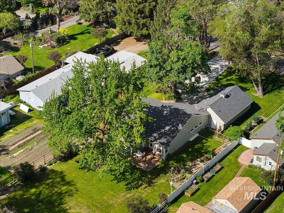 3602 N Tamarack Dr, Boise, Idaho 83703-4552, 3 Bedrooms, 2 Bathrooms, Residential For Sale, Price $925,000,MLS 98985880