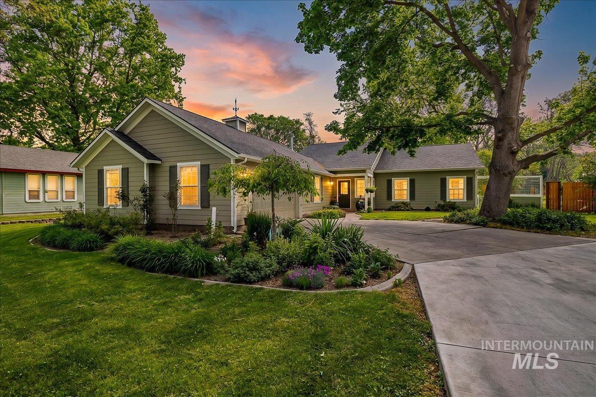 3602 N Tamarack Dr, Boise, Idaho 83703-4552, 3 Bedrooms, 2 Bathrooms, Residential For Sale, Price $925,000,MLS 98985880