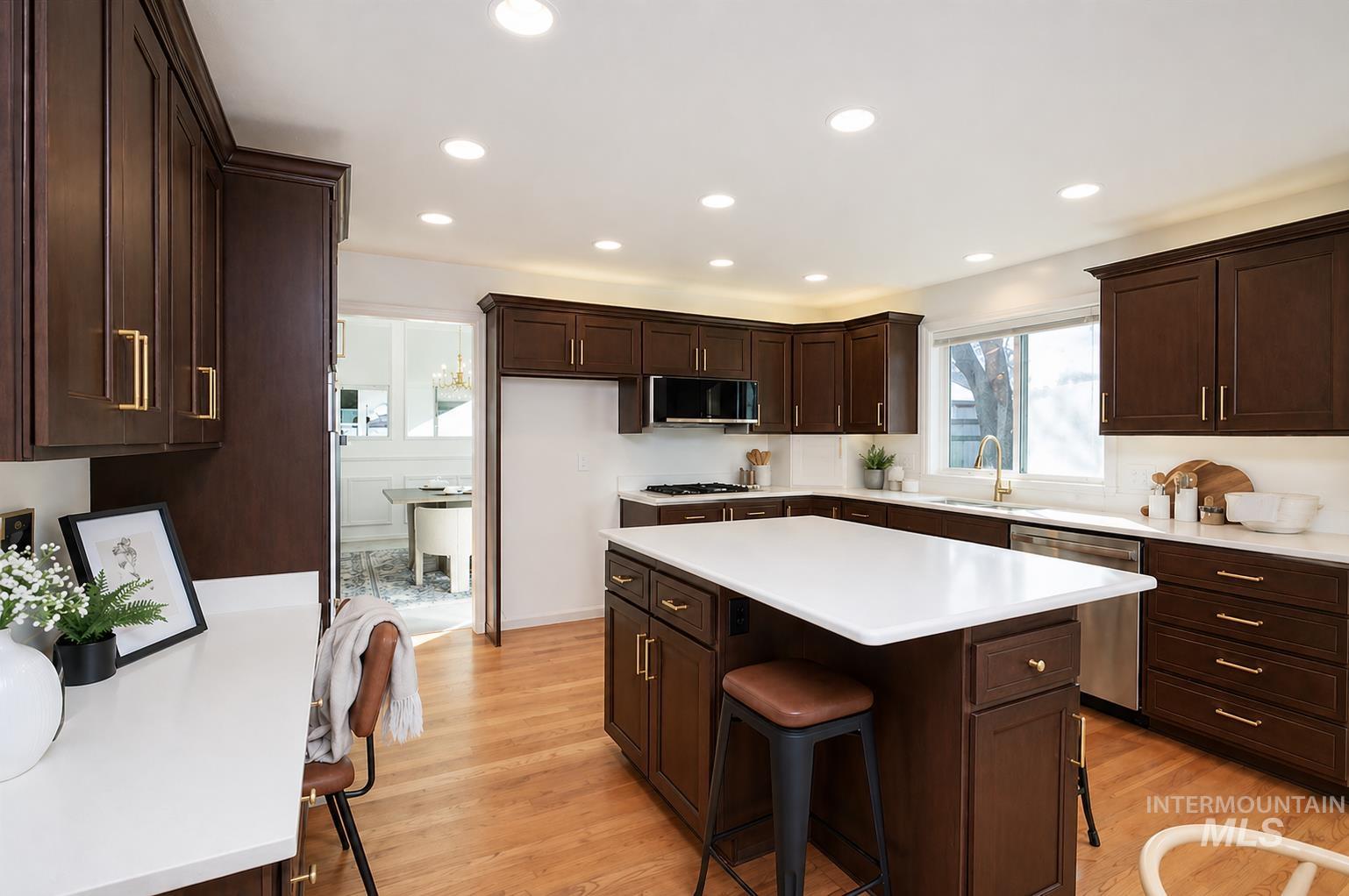 8037 W Innsbrook Ct, Boise, Idaho 83704, 3 Bedrooms, 3 Bathrooms, Residential For Sale, Price $689,900,MLS 98985882