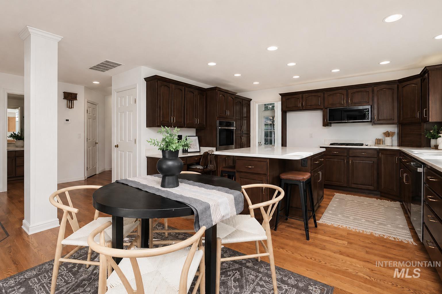 8037 W Innsbrook Ct, Boise, Idaho 83704, 3 Bedrooms, 3 Bathrooms, Residential For Sale, Price $689,900,MLS 98985882
