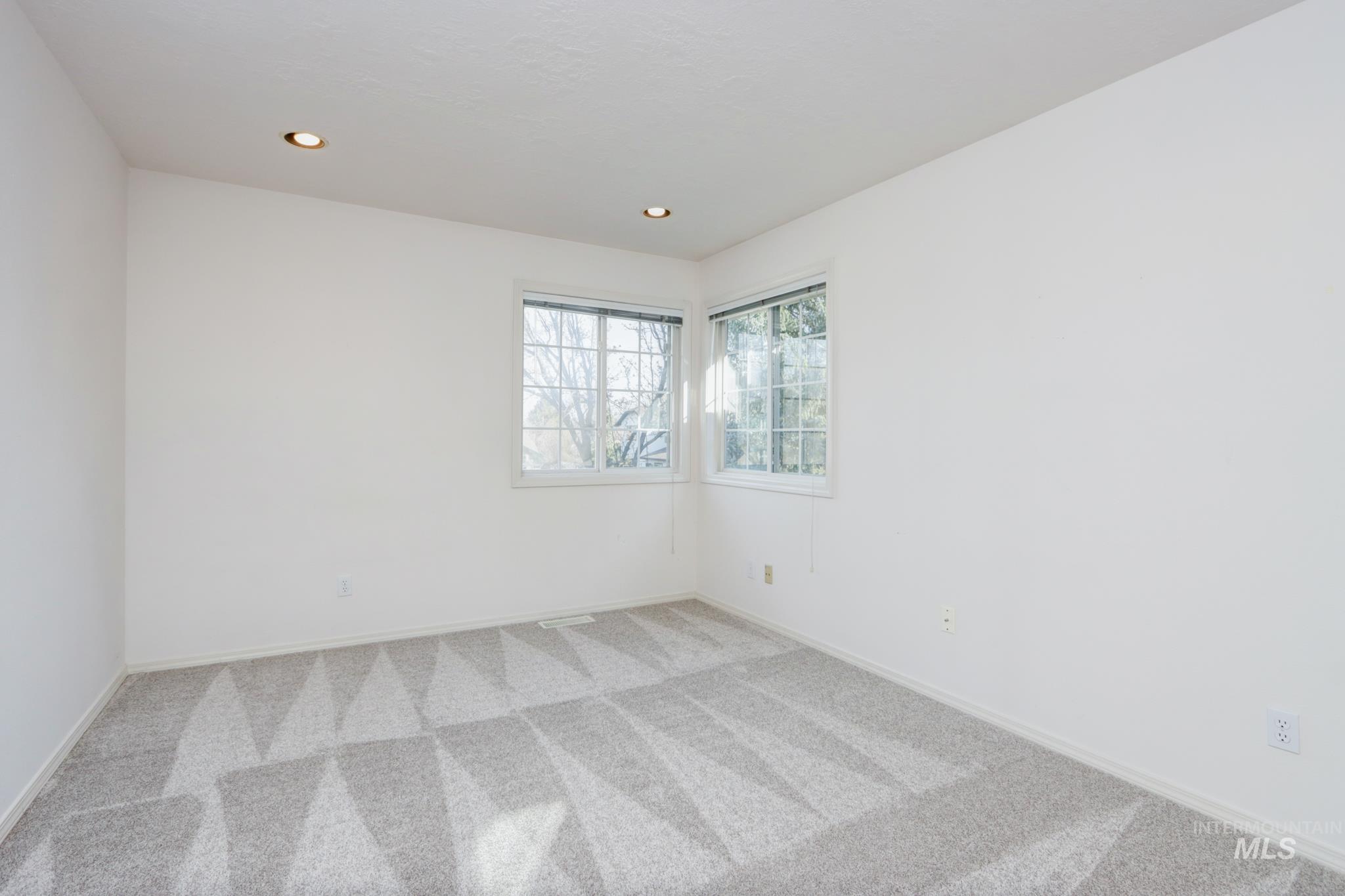 8037 W Innsbrook Ct, Boise, Idaho 83704, 3 Bedrooms, 3 Bathrooms, Residential For Sale, Price $689,900,MLS 98985882
