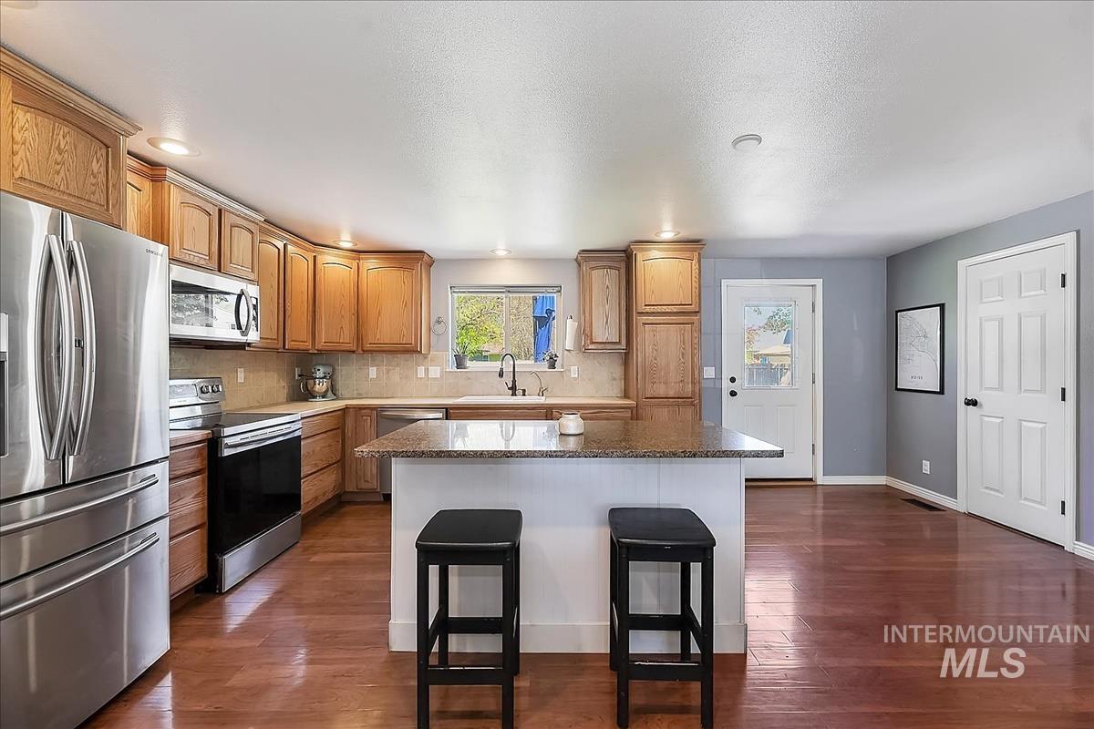 1803 Poplar St, Caldwell, Idaho 83605, 4 Bedrooms, 2 Bathrooms, Residential For Sale, Price $477,700,MLS 98985883