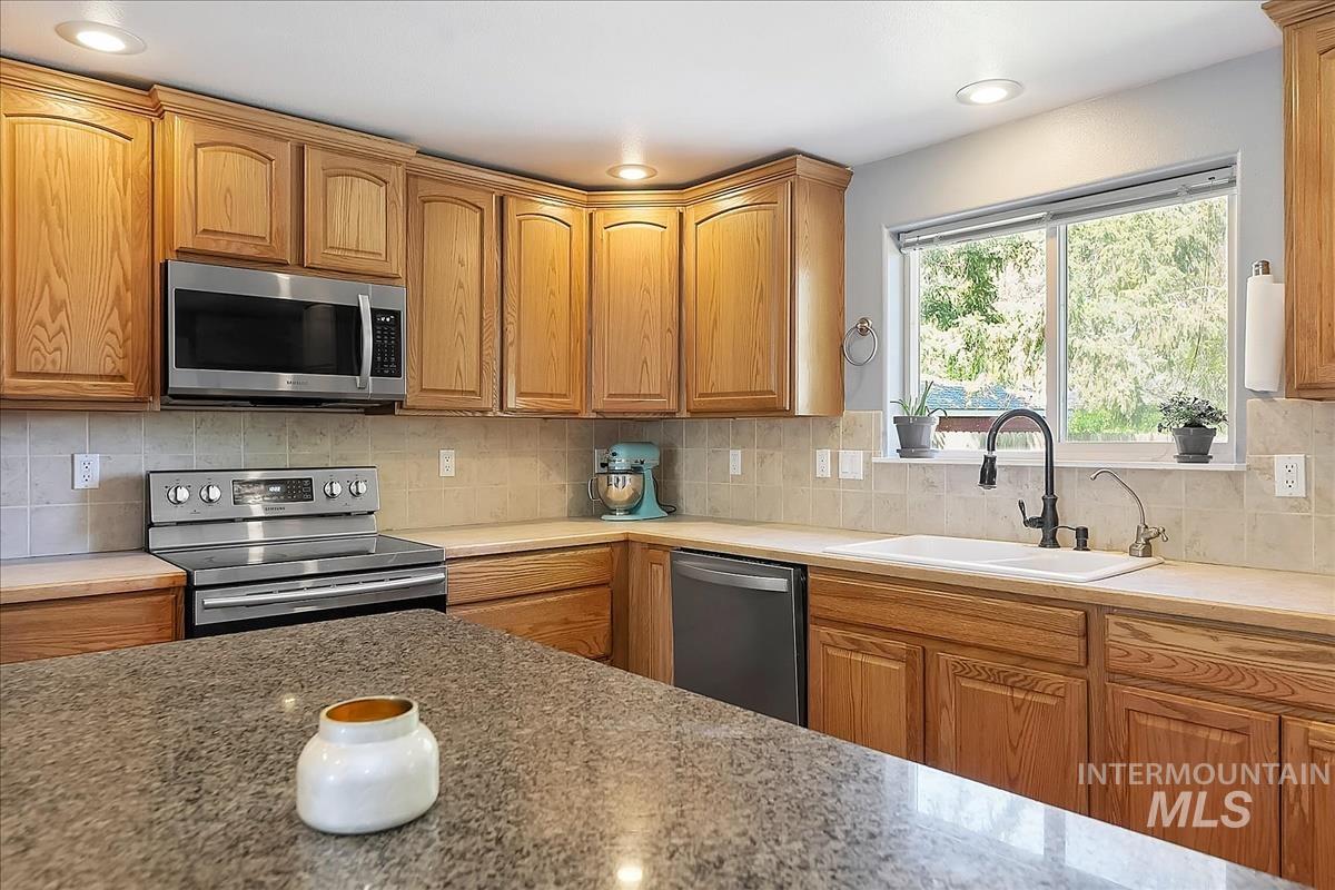 1803 Poplar St, Caldwell, Idaho 83605, 4 Bedrooms, 2 Bathrooms, Residential For Sale, Price $477,700, 98985883