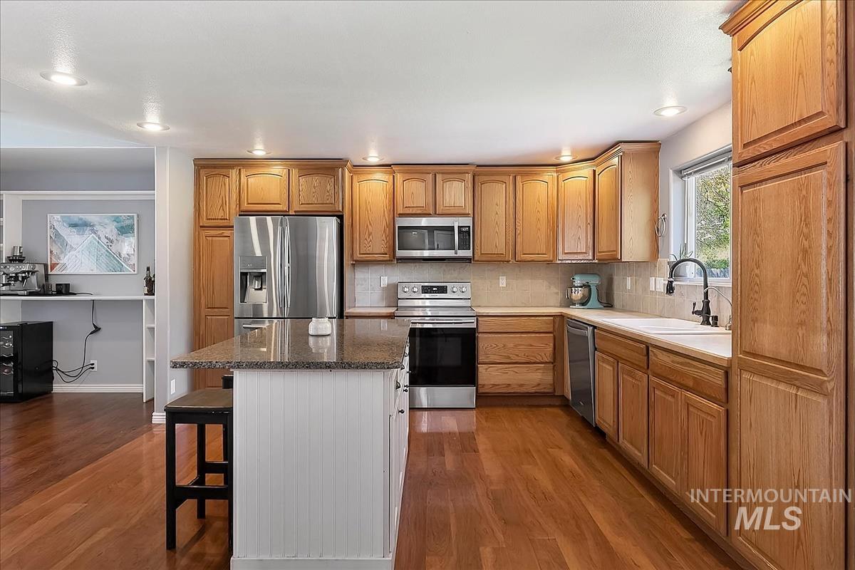 1803 Poplar St, Caldwell, Idaho 83605, 4 Bedrooms, 2 Bathrooms, Residential For Sale, Price $477,700,MLS 98985883