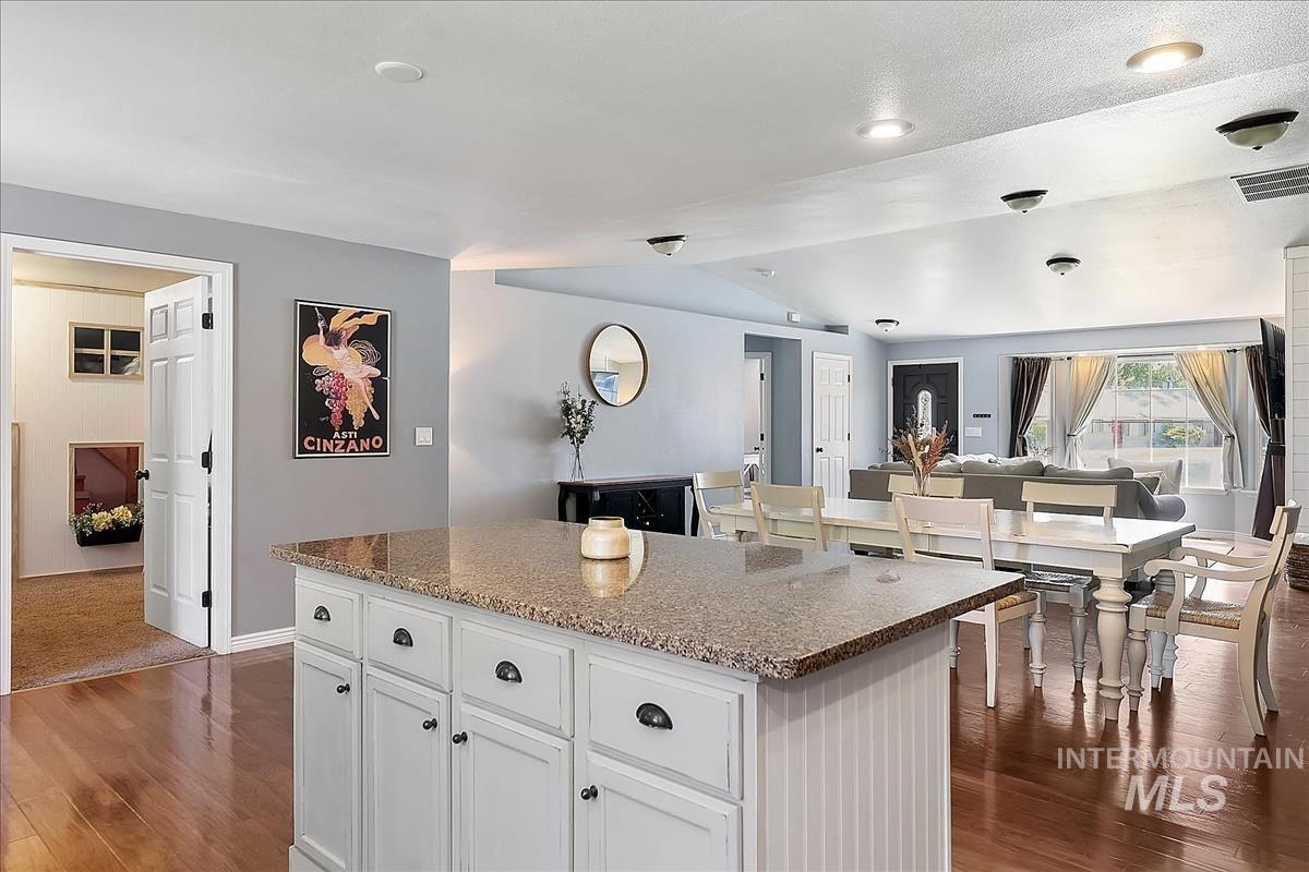 1803 Poplar St, Caldwell, Idaho 83605, 4 Bedrooms, 2 Bathrooms, Residential For Sale, Price $477,700,MLS 98985883