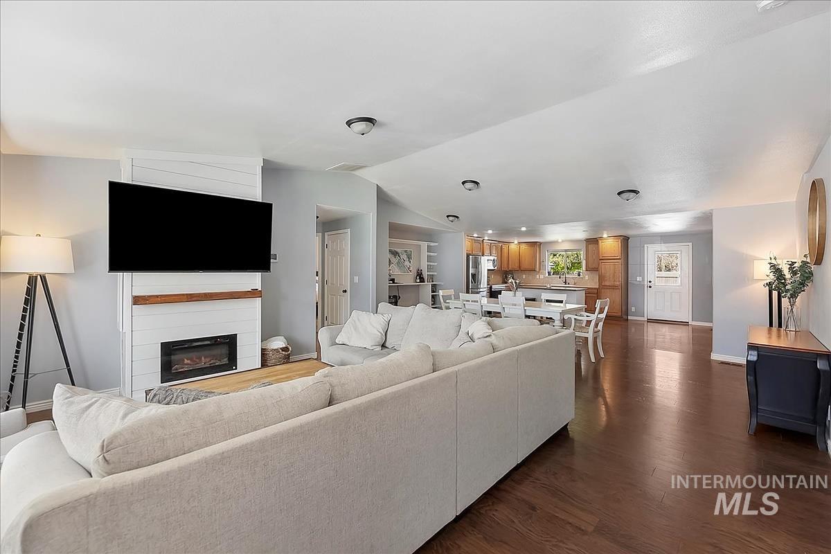 1803 Poplar St, Caldwell, Idaho 83605, 4 Bedrooms, 2 Bathrooms, Residential For Sale, Price $477,700, 98985883
