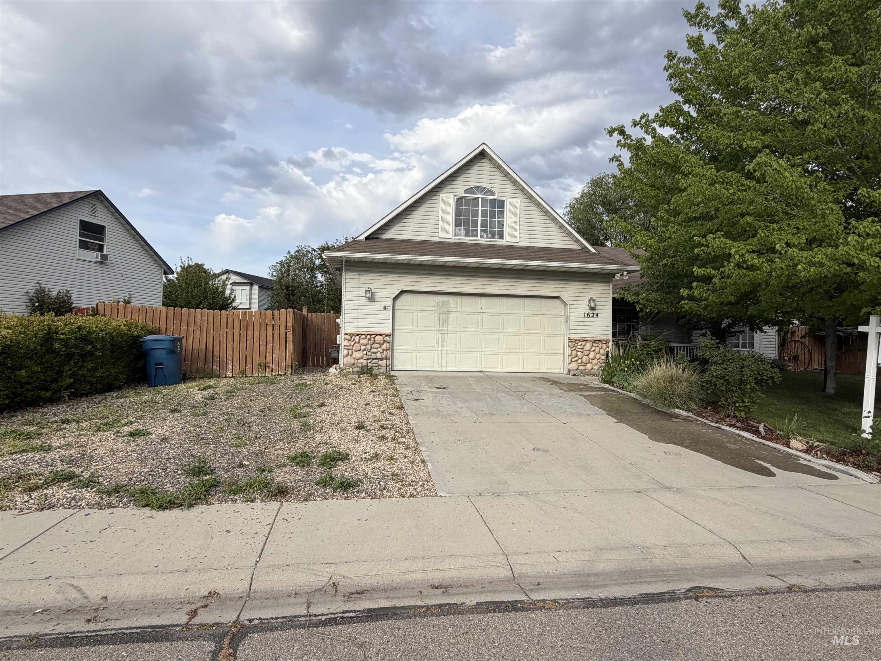 1624 S Boundary St, Nampa, Idaho 83686, 3 Bedrooms, 2 Bathrooms, Residential For Sale, Price $335,000,MLS 98985884