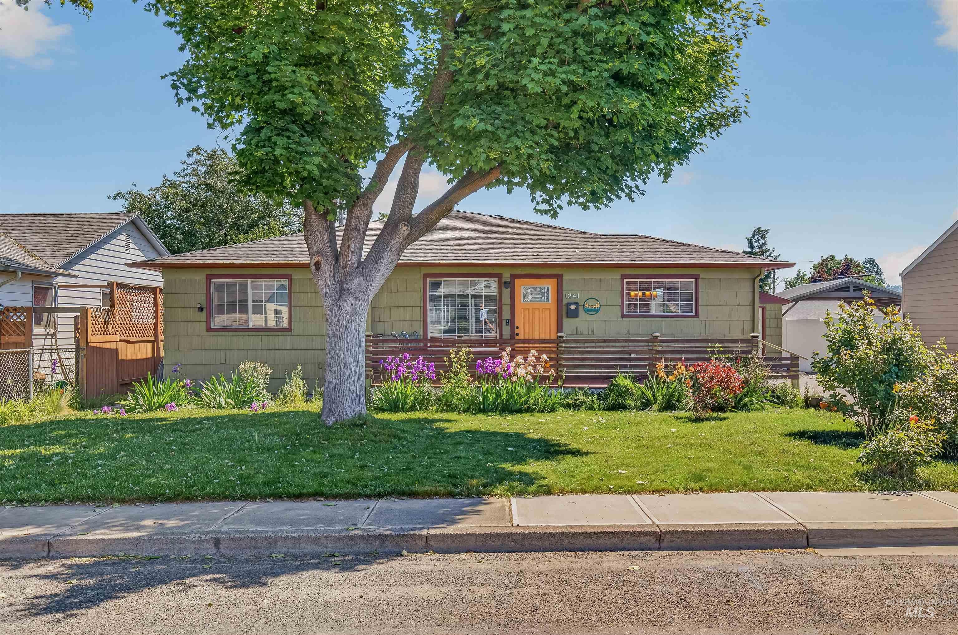 1241 5th Street, Clarkston, Washington 99403, 4 Bedrooms, 3 Bathrooms, Residential For Sale, Price $429,000, 98985894