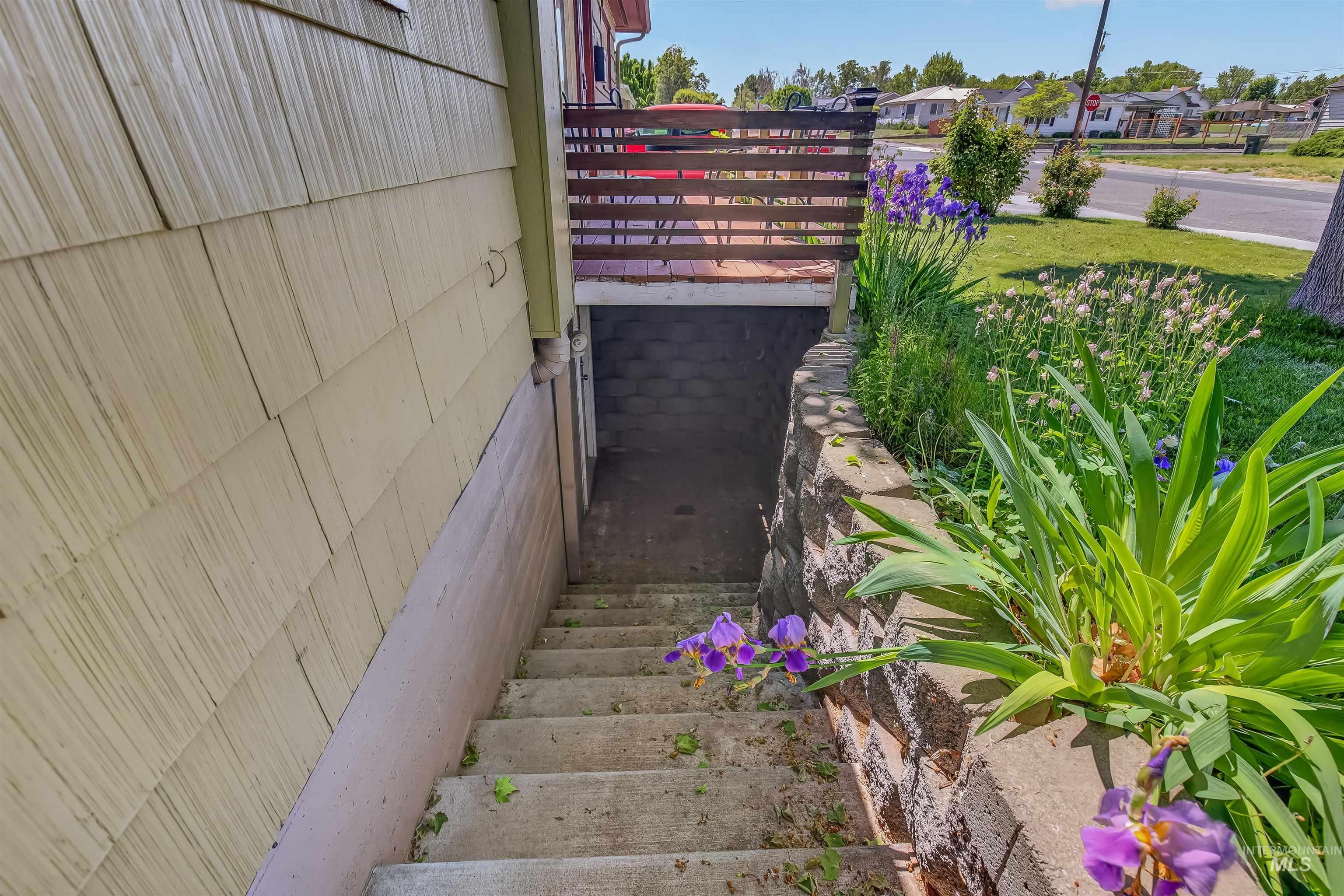 1241 5th Street, Clarkston, Washington 99403, 4 Bedrooms, 3 Bathrooms, Residential For Sale, Price $429,000, 98985894