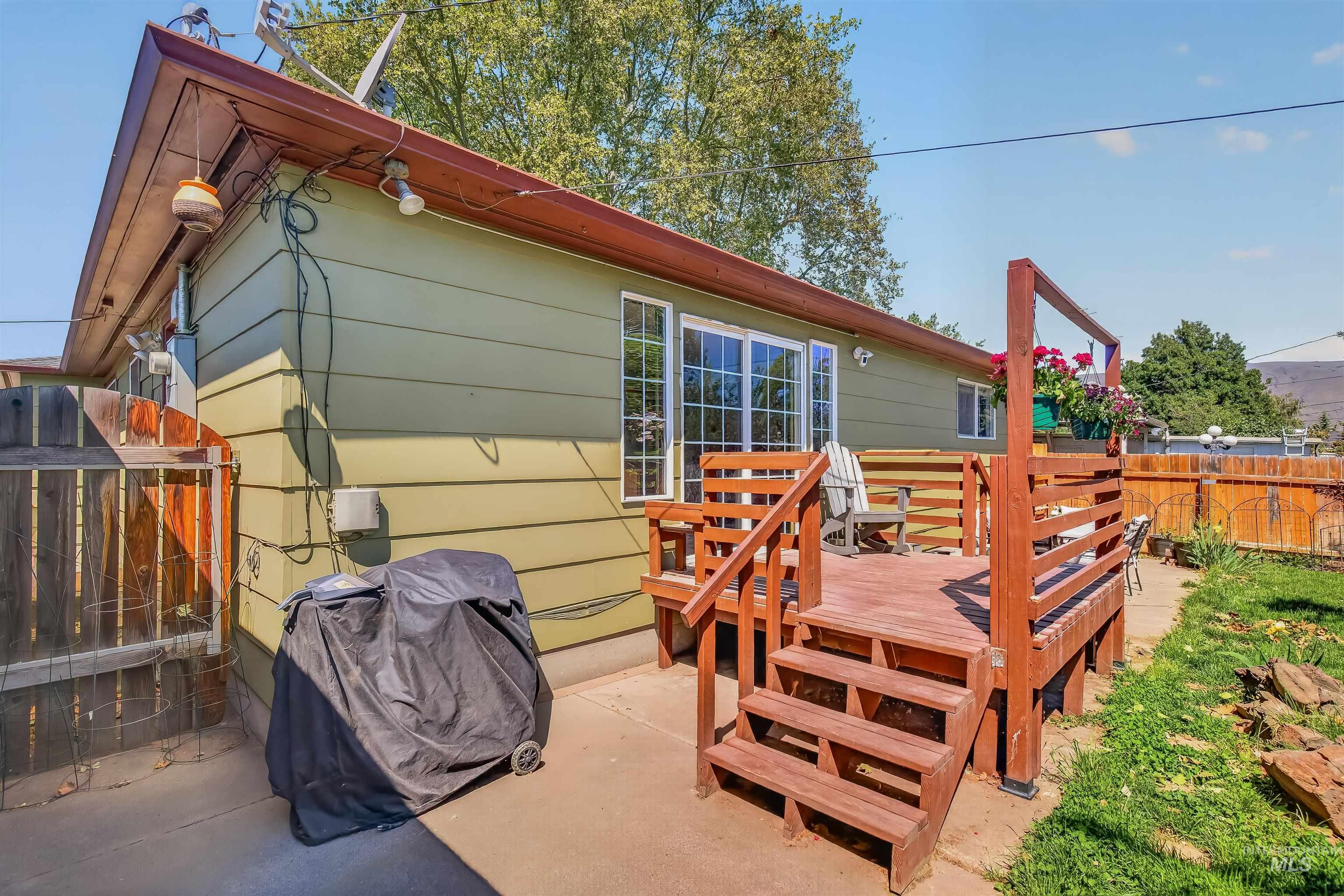 1241 5th Street, Clarkston, Washington 99403, 4 Bedrooms, 3 Bathrooms, Residential For Sale, Price $429,000, 98985894