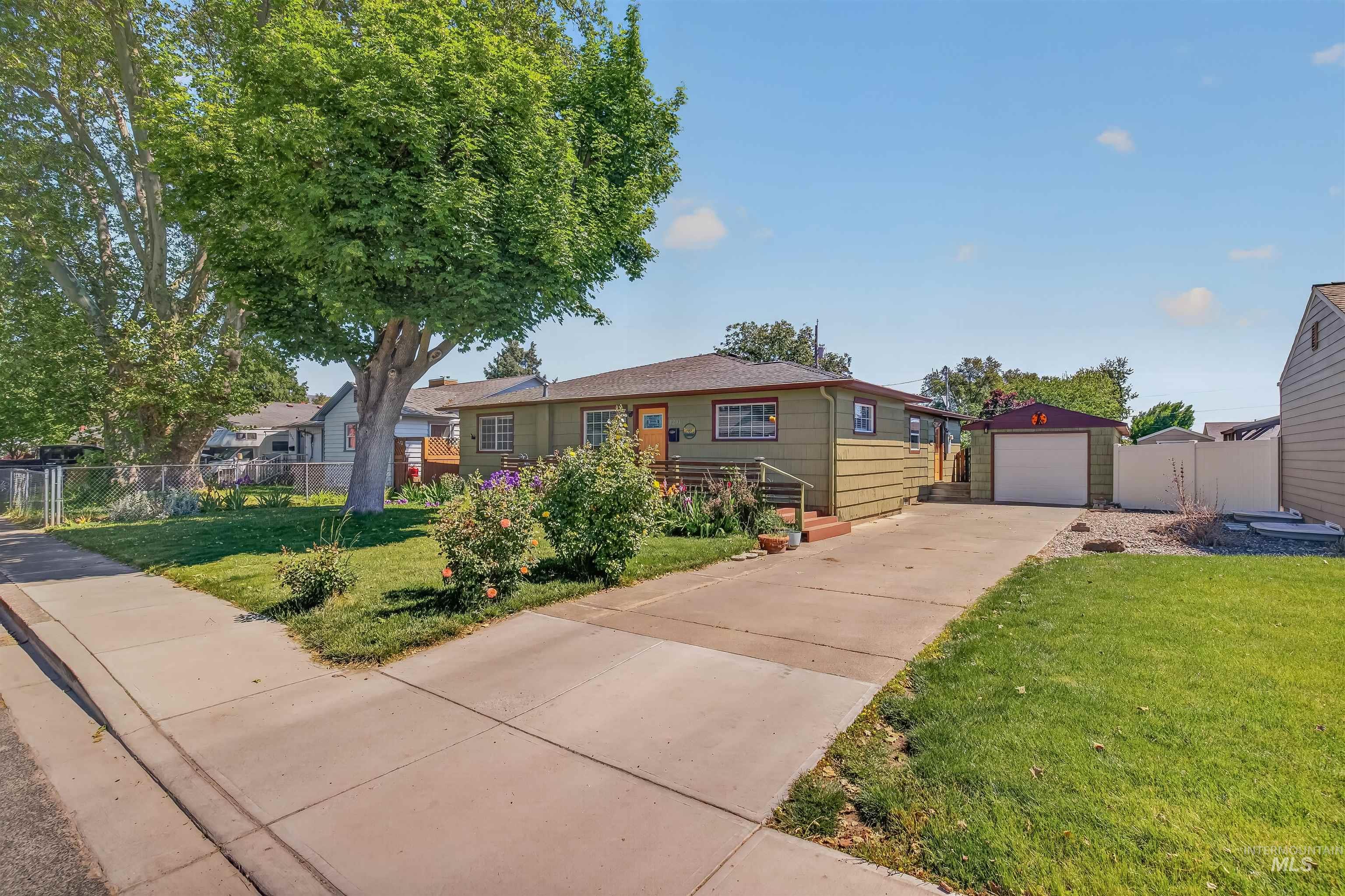 1241 5th Street, Clarkston, Washington 99403, 4 Bedrooms, 3 Bathrooms, Residential For Sale, Price $429,000, 98985894
